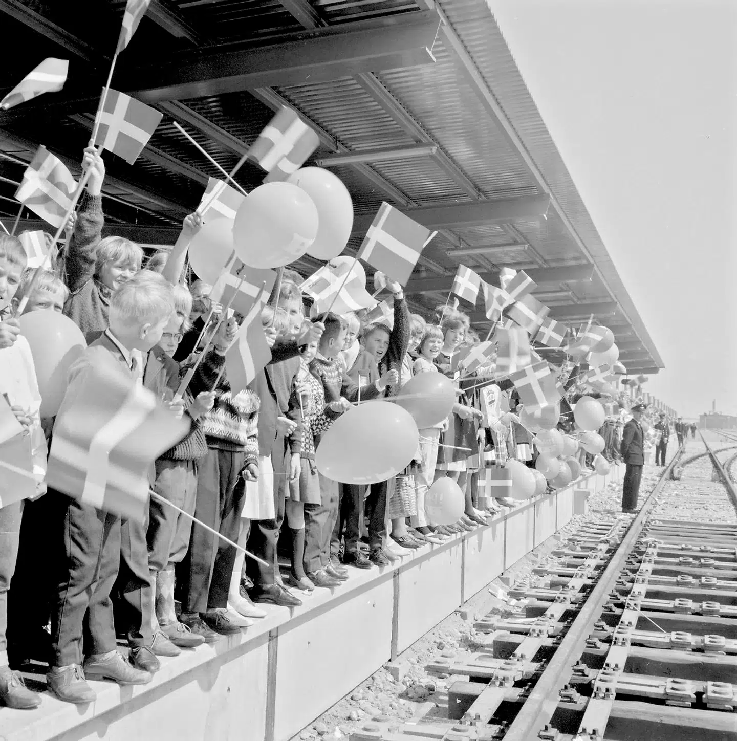 Fugleflugtslinjen - den faste jernbane- og færgeforbindelse mellem København og Hamborg via Rødby og Puttgarden - blev indviet uder stor festivitas i Rødby i 1963. Nu er det slut med at sejle tog over Østersøen.