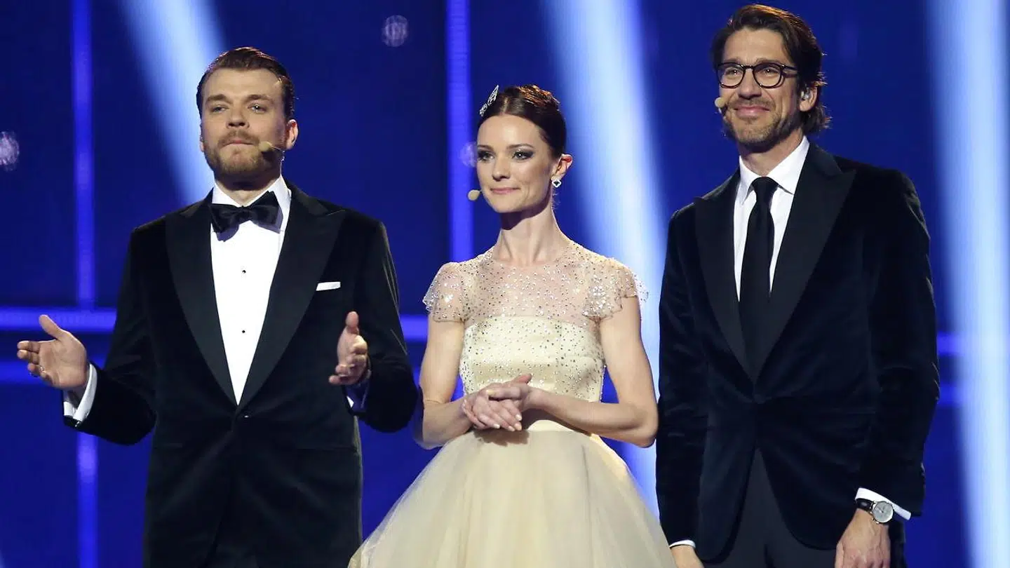 Lise Rønne har, foruden at være vært i 'Helt lyrisk', også været vært ved Eurovision Song Contest. Her ses hun sammen med Pilou Asbæk og Nikolaj Koppel i 2014, da melodi grand prixet blev afholdt i B&W Hallerne i København.