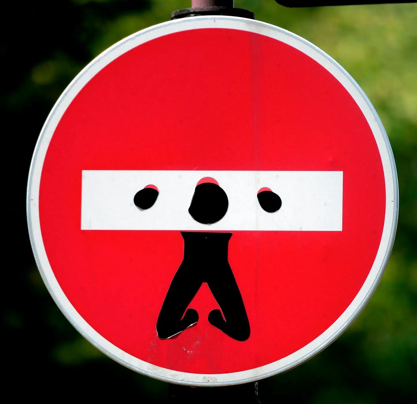 A picture taken on August 5, 2014 in Paris shows a French no-entry street sign, hacked by French street artist Clet Abraham. AFP PHOTO/DOMINIQUE FAGET = RESTRICTED TO EDITORIAL USE, MANDATORY MENTION OF THE ARTIST UPON PUBLICATION, TO ILLUSTRATE THE EVENT AS SPECIFIED IN THE CAPTION =