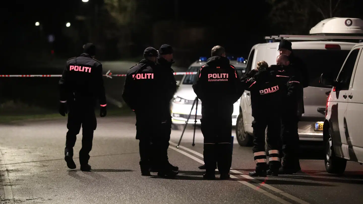 Deltagerne ved julearrangementet på Birkerød skole fik umiddelbart efter knivstikkeriet besked på, at de ikke måtte forlade skolen.