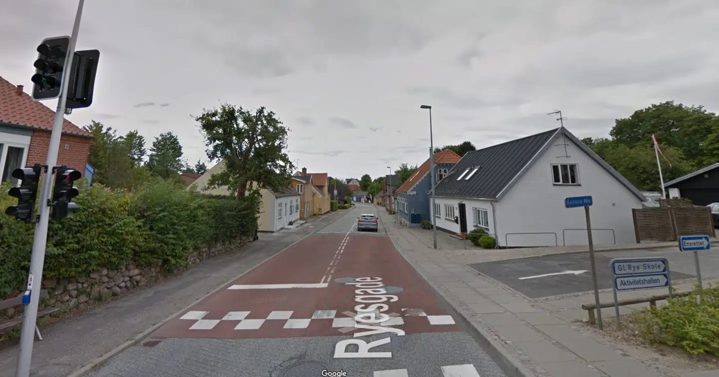 Den femårige dreng løb direkte ud foran en lastbil, da han blev skræmt af en Halloween-spøg.