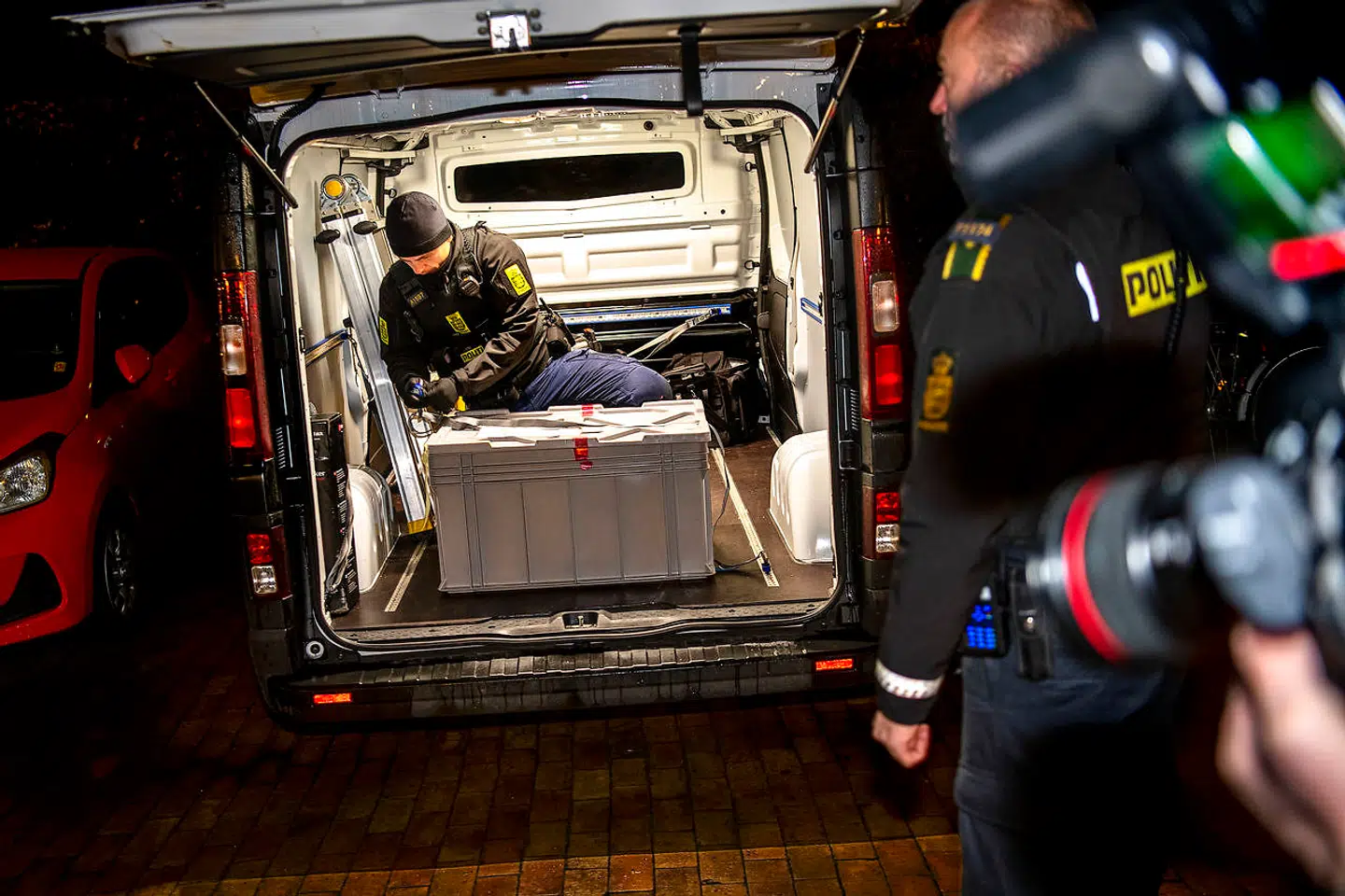 Politiet arbejder i en opgang på Ramsingsvej i Valby i en mulig terrorsag onsdag den 11. december 2019. Ritzau Scanpix.