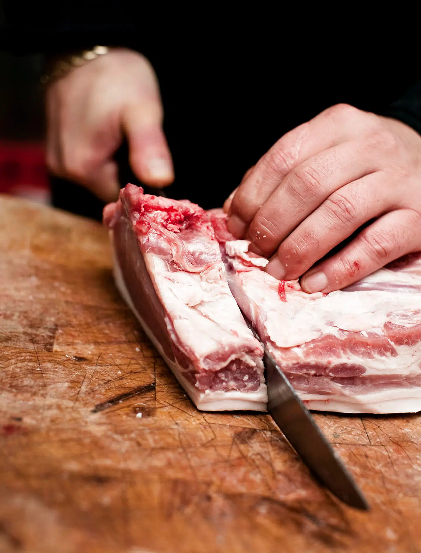 Skæring af koteletter.