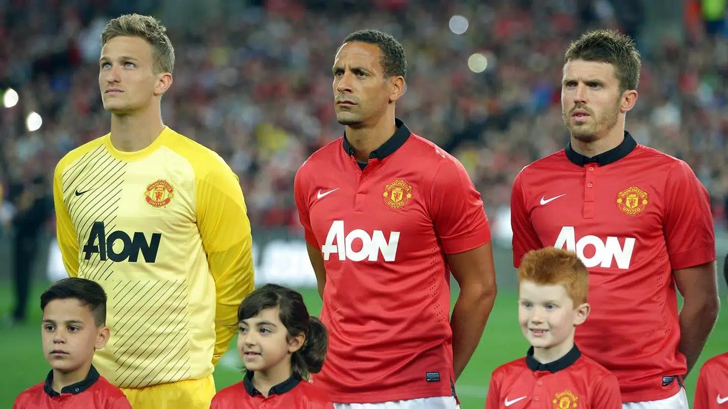 Her ses Anders Lindegaard ved siden af stjernerne Rio Ferdinand og Michael Carrick.