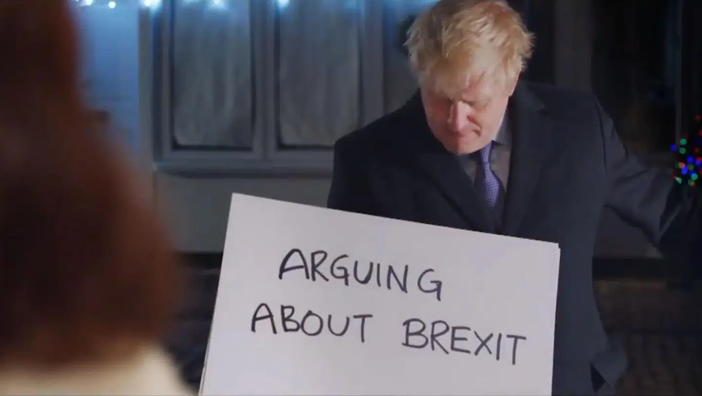 Boris Johnson har været med til at genskabe en af de berømte scener fra filmen 'Love Actually' i sin valgkamp.