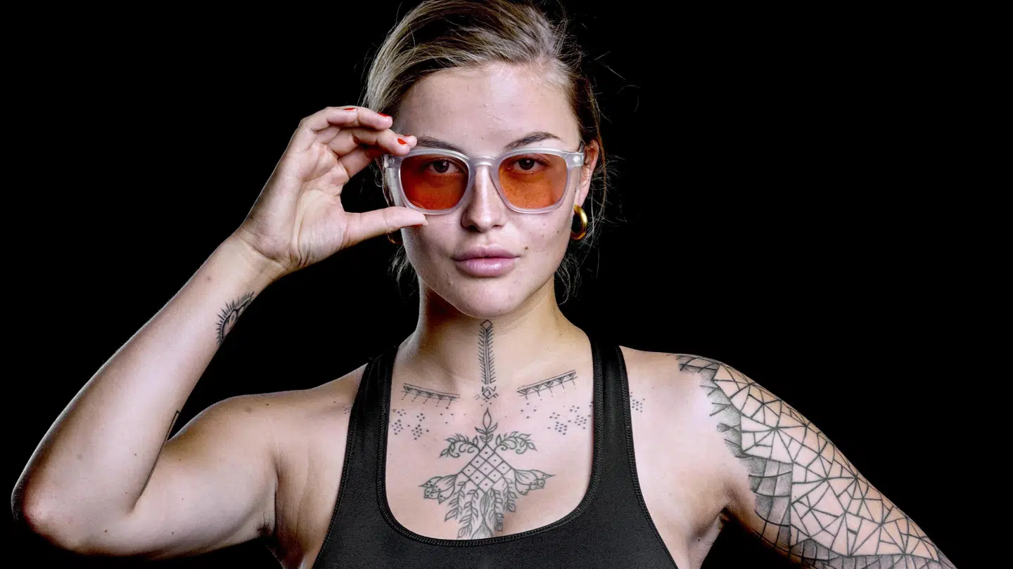 Olivia Salo blev tirsdag afvist på kendisstedet Café Victor på grund af for synlige tatoveringer.