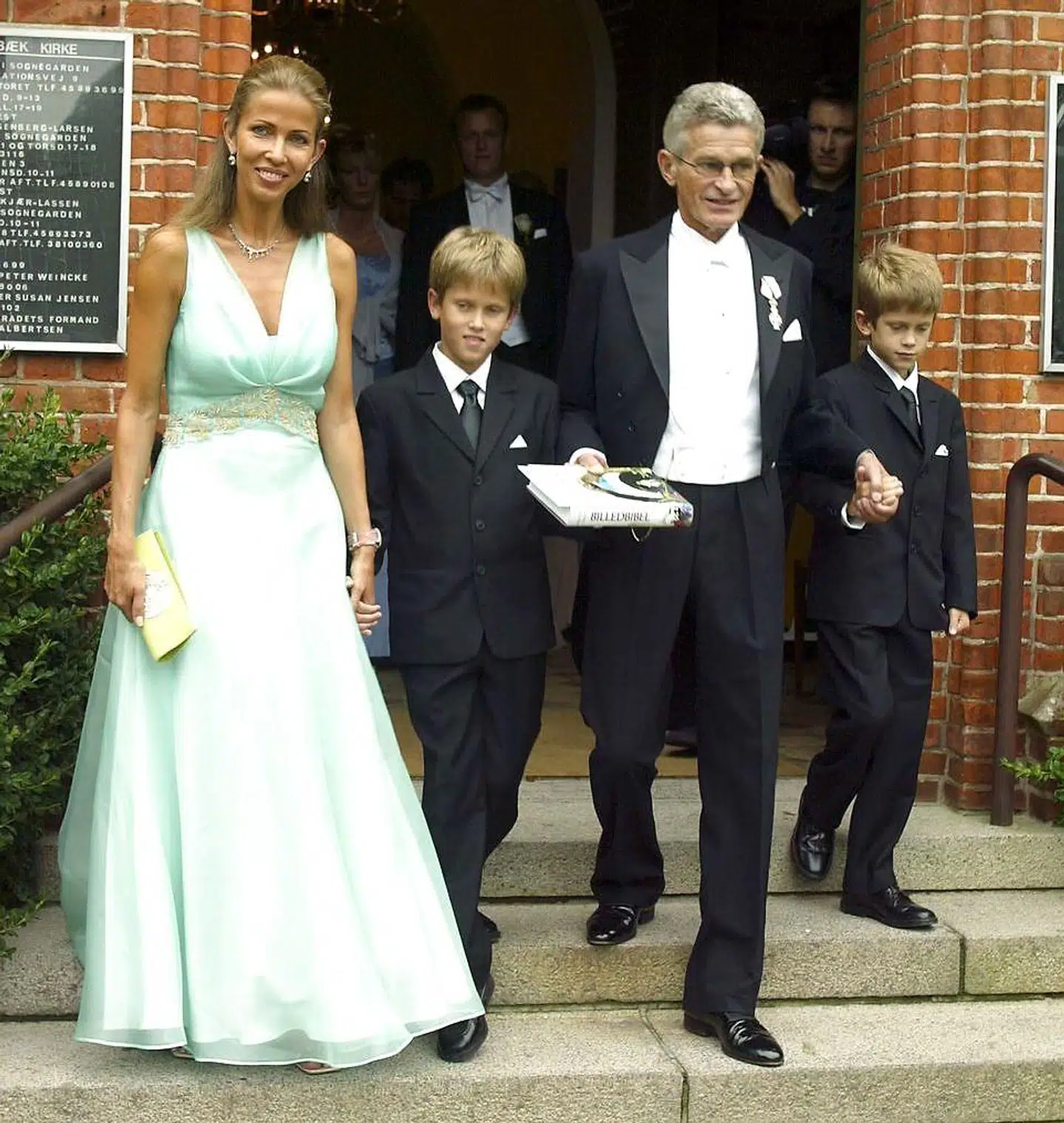 Peter og Henriette Zobel med sønnerne, Alexander og Nicolai, ved Peter Zobels datter Rigmors bryllup i 2003.