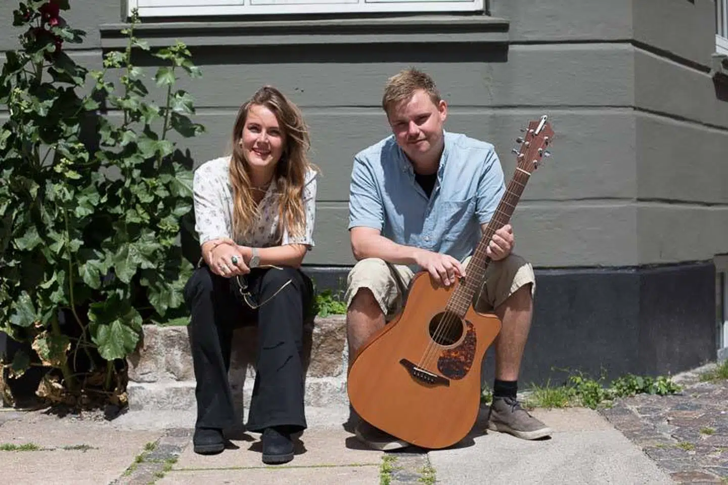 Livebandet Thomas og Amalie havde spillet musik én gang om måneden på Cafe Ægir. Lydniveauet var 5 decibel for højt.
