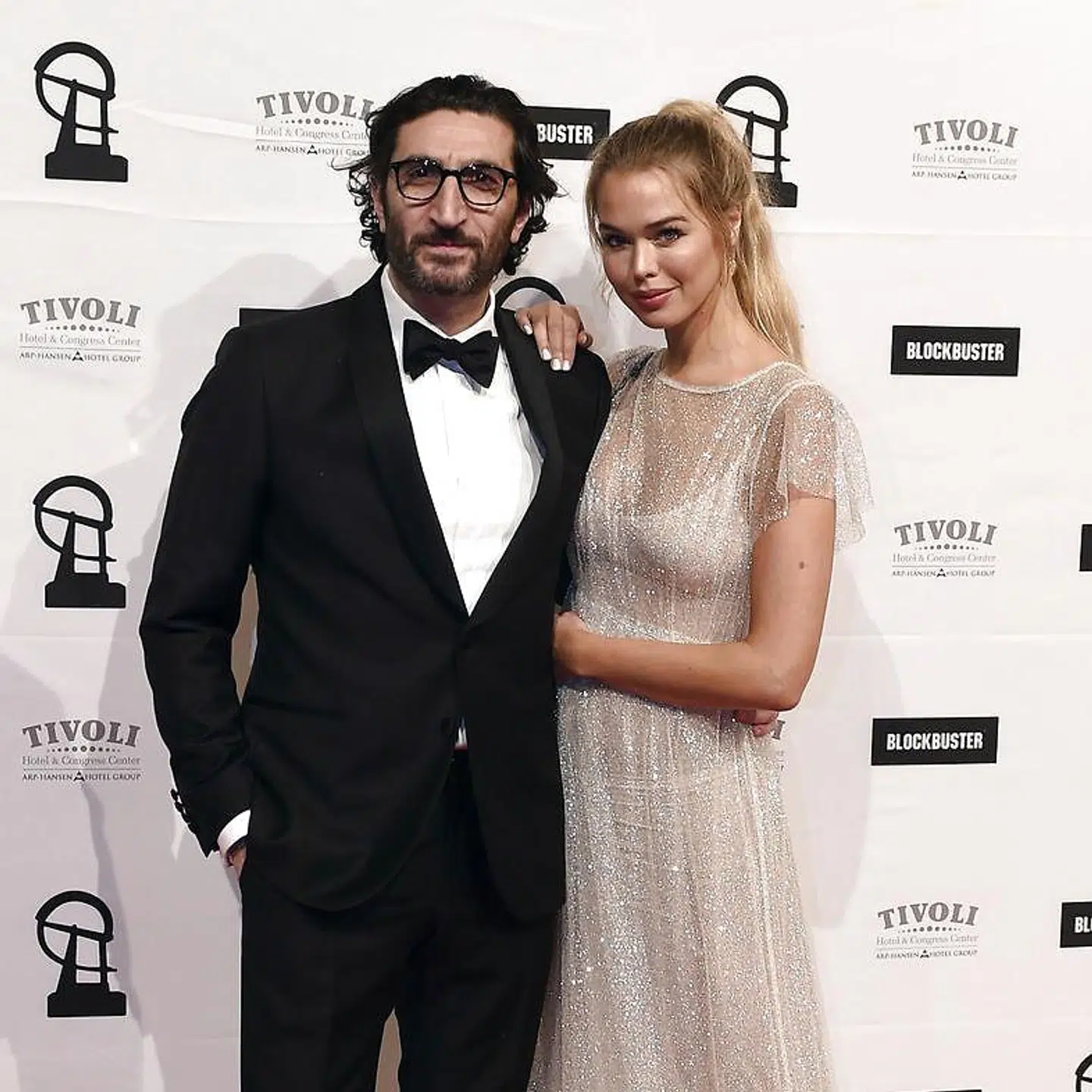 Fares Fares og Clara Hallencreutz ankommer til uddeling af ROBERT-priserne i København, søndag den 3 februar 2019. Hallencreutz har tidligere været gift med Nils Tham. (Foto: Liselotte Sabroe/Ritzau Scanpix)