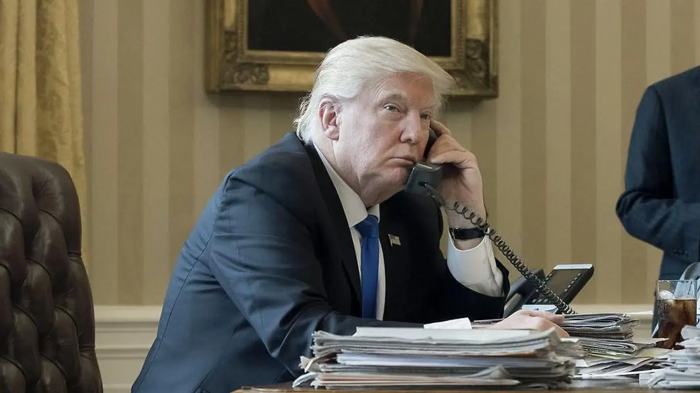 Donald Trump modtager skarp kritik for angiveligt at benytte sin private mobiltelefon. Arkivfoto.