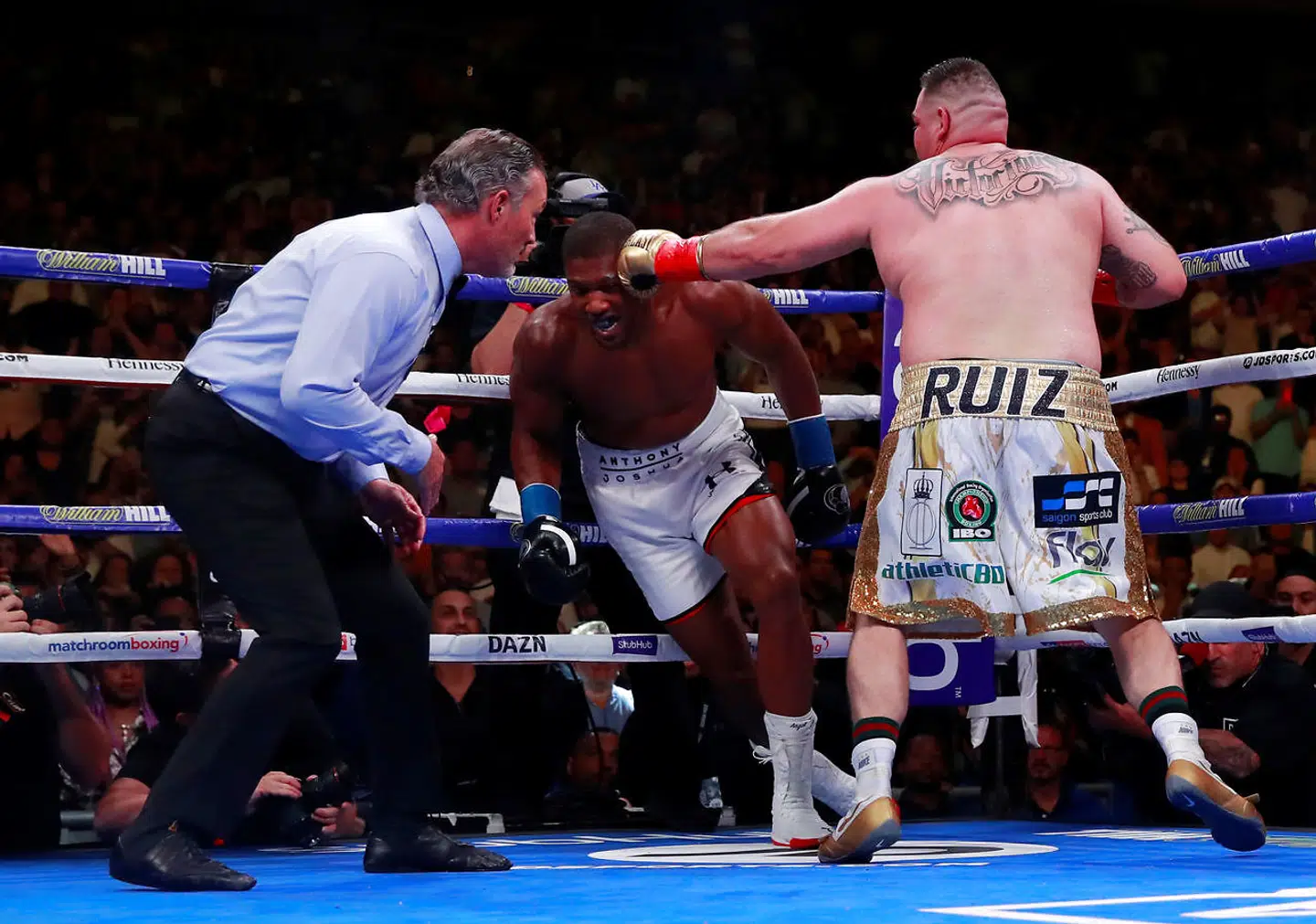 Andy Ruiz Jr. chokerede alle i bokseverdenen, da han sendte Anthony Joshua i gulvet. (Reuters/Andrew Couldridge)