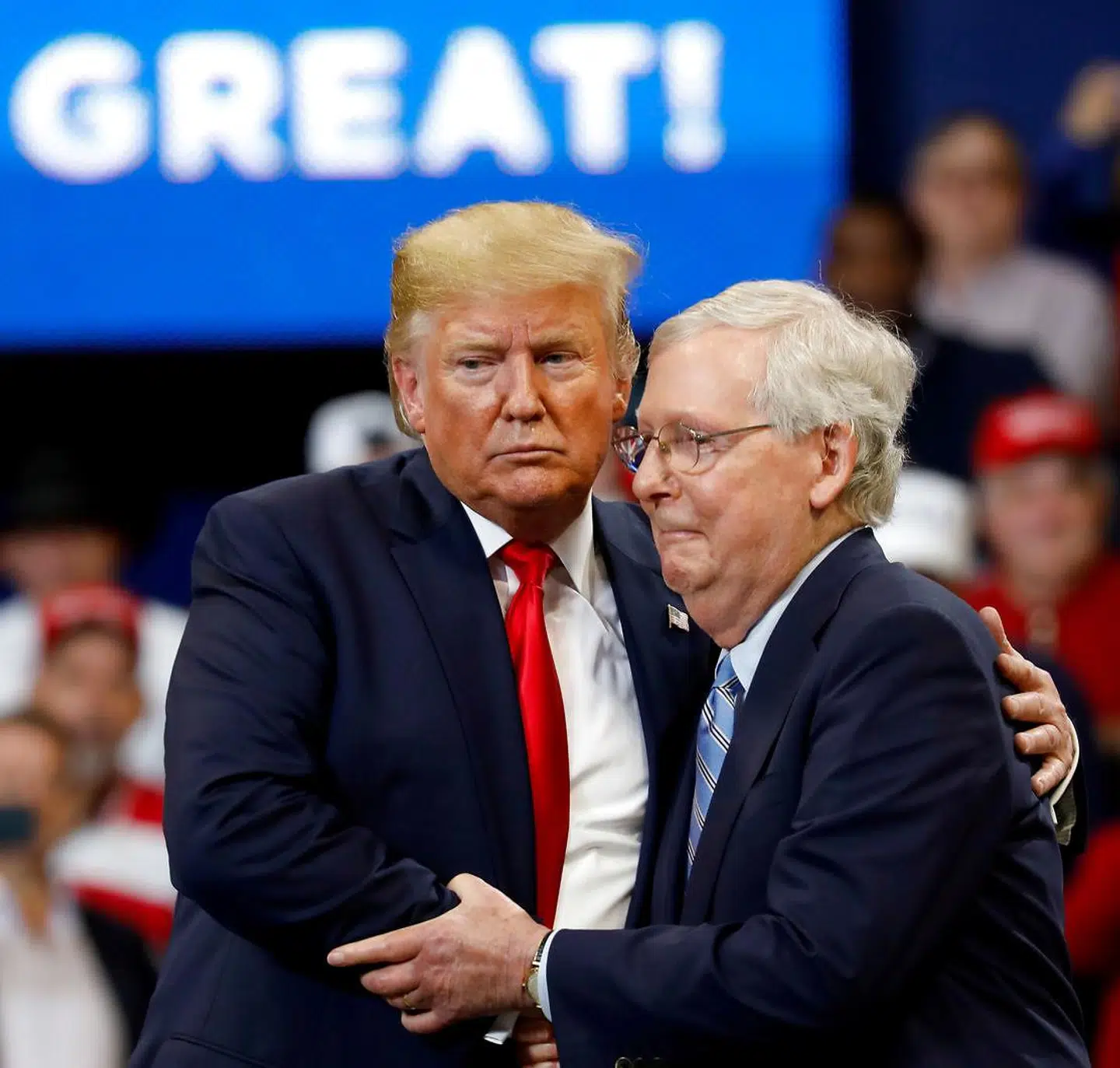 Trumps redning. Republikanerne har flertal i Senatet, og som Senatets leder vil Mitch McConnell efter al sandsynlighed sørge for, at Trump biver frikendt.
