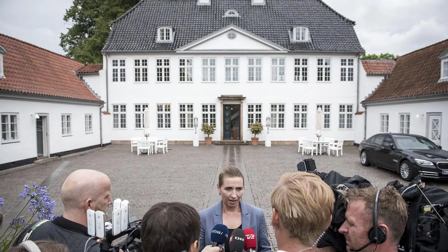 Statsminister Mette Frederiksen med pressen på Marienborg.