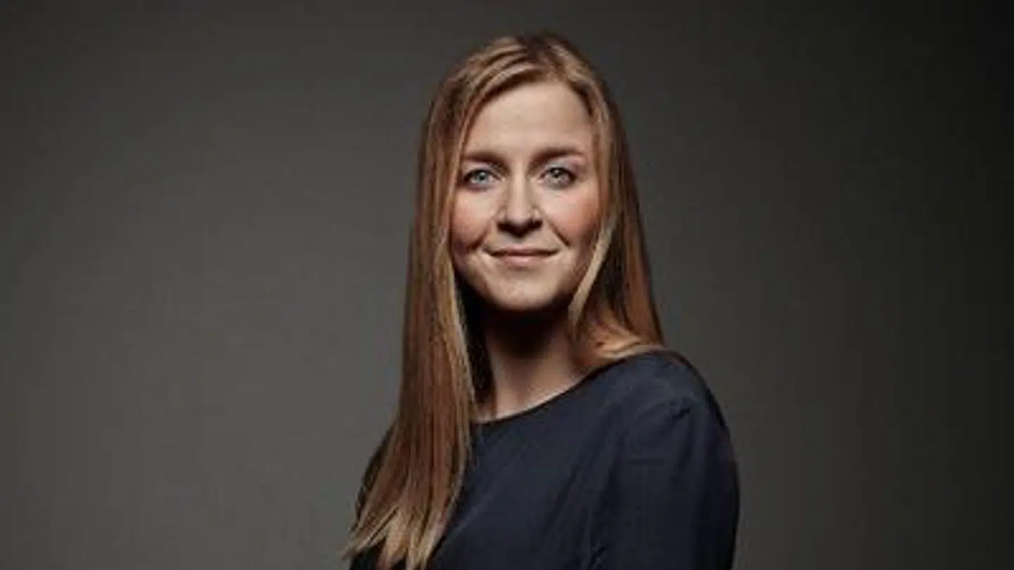 Tinne Hjersing Knudsen blev chokeret over at se en ældre hvid kvinde forbyde en mørk kvinde at sætte sig i metroen.