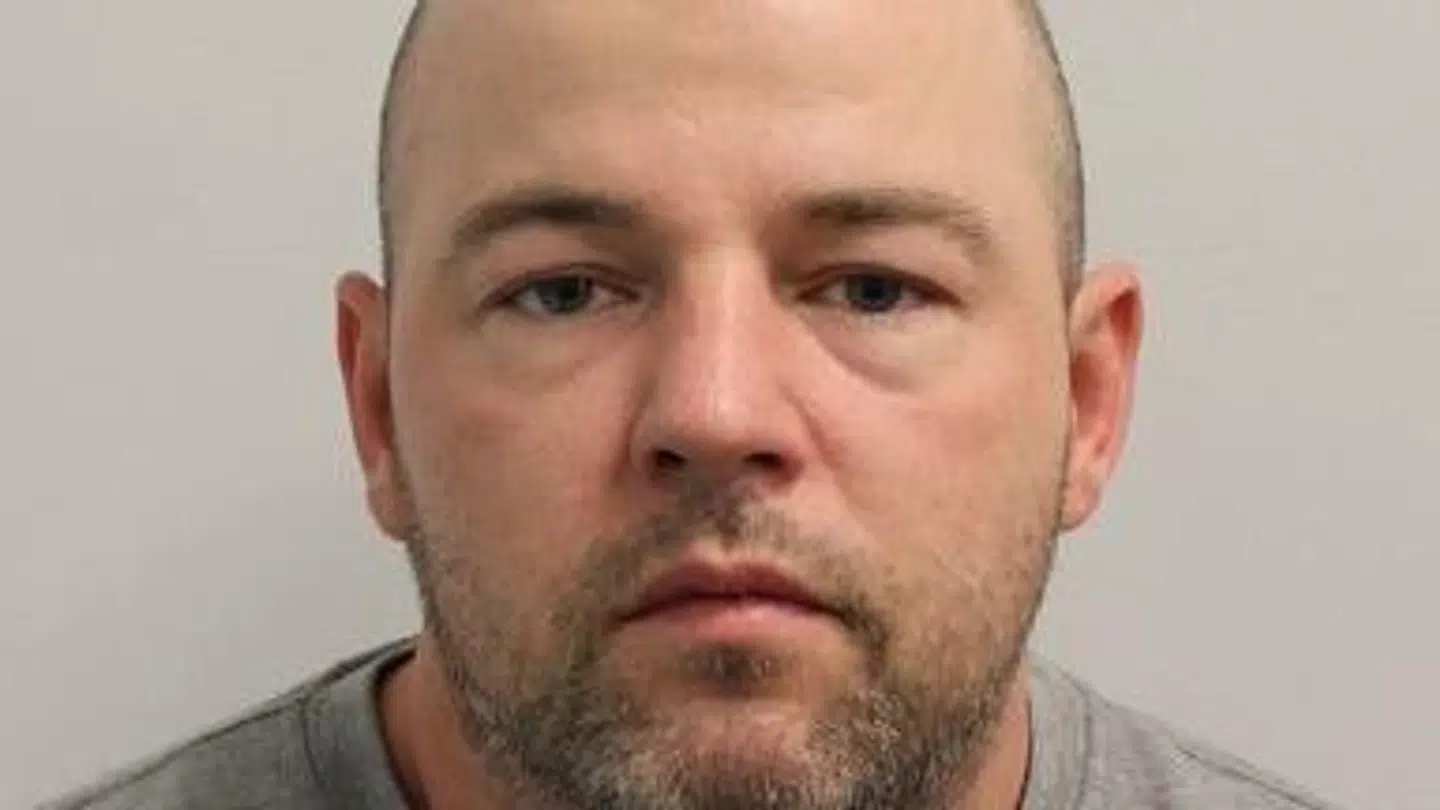 34-årige Joseph McCann blev prøveløsladt ved en fejl. Under løsladelsen begik han 11 overgreb herunder voldtægter. Foto: Metropolitan Police.