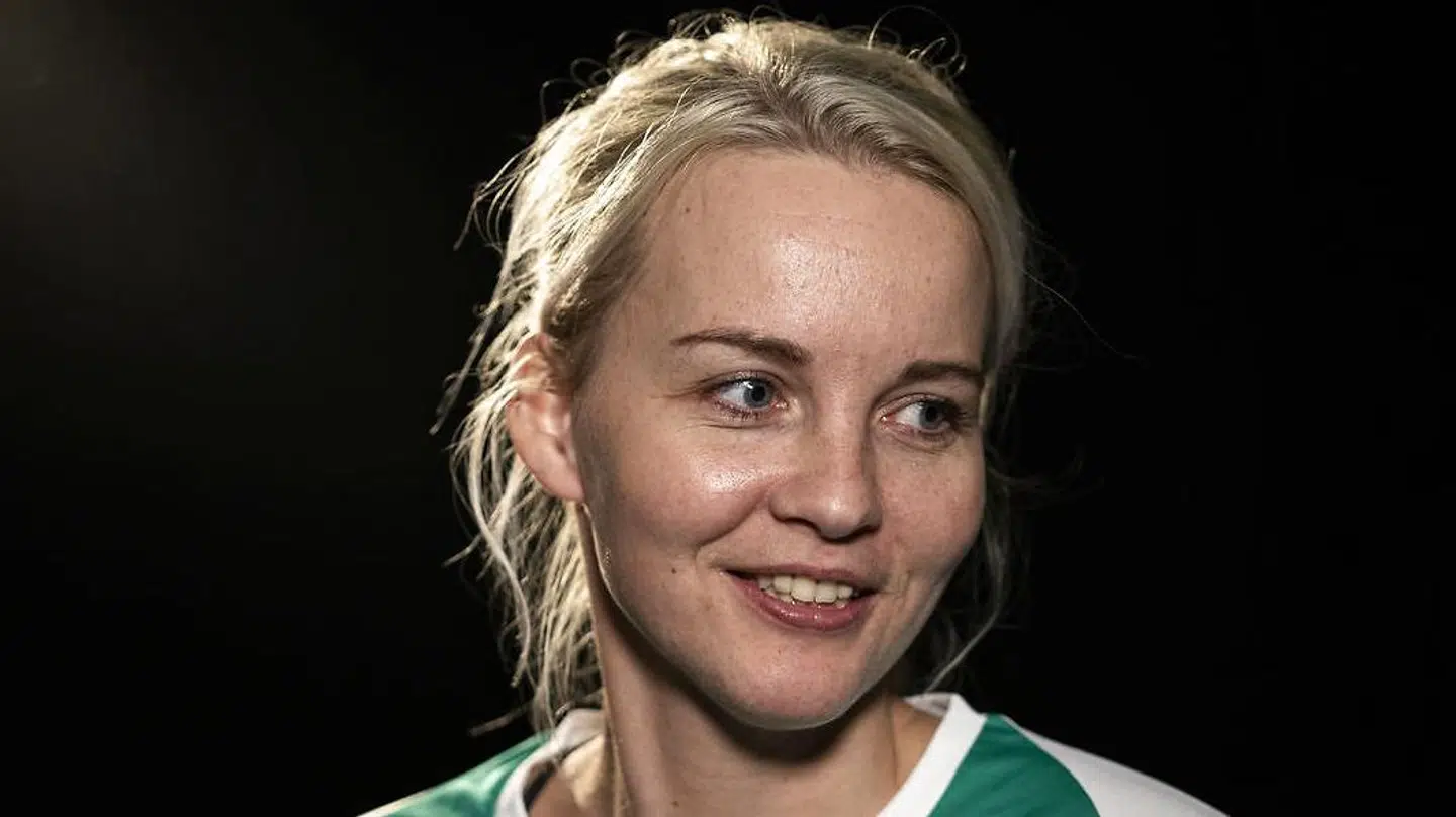 Sandra Toft tager hatten af for Caroline Wozniacki.
