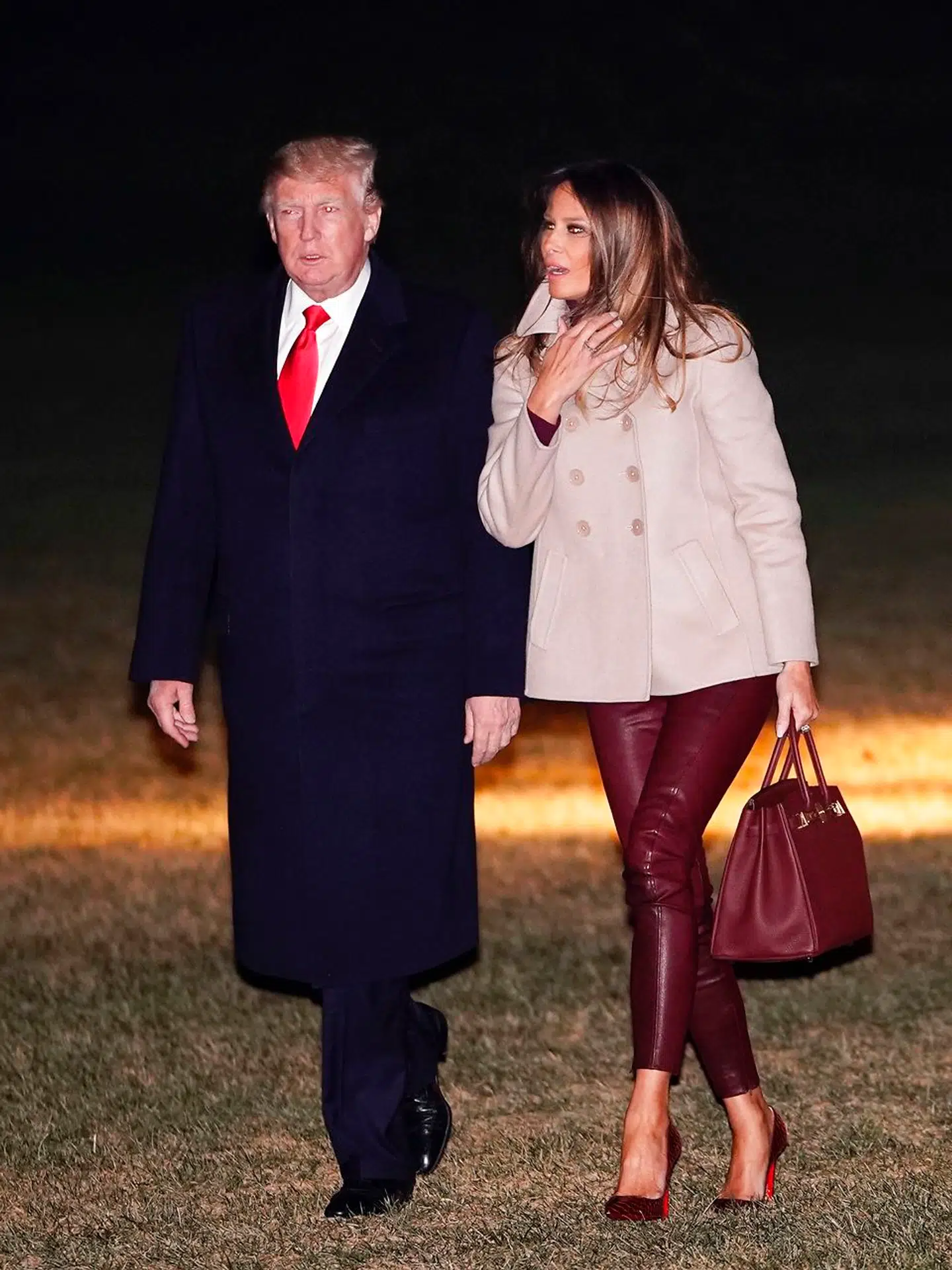 Donald og Melania Trump kommer hjem efter en tur til Mar-a-Lago i Florida.