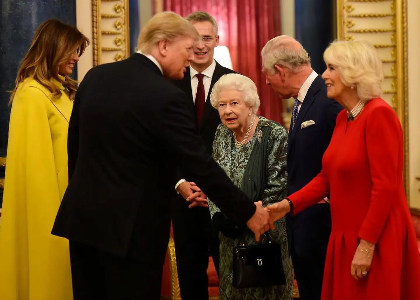 Hr og fru Trump på besøg hos Dronningen i Buckingham Palace.
