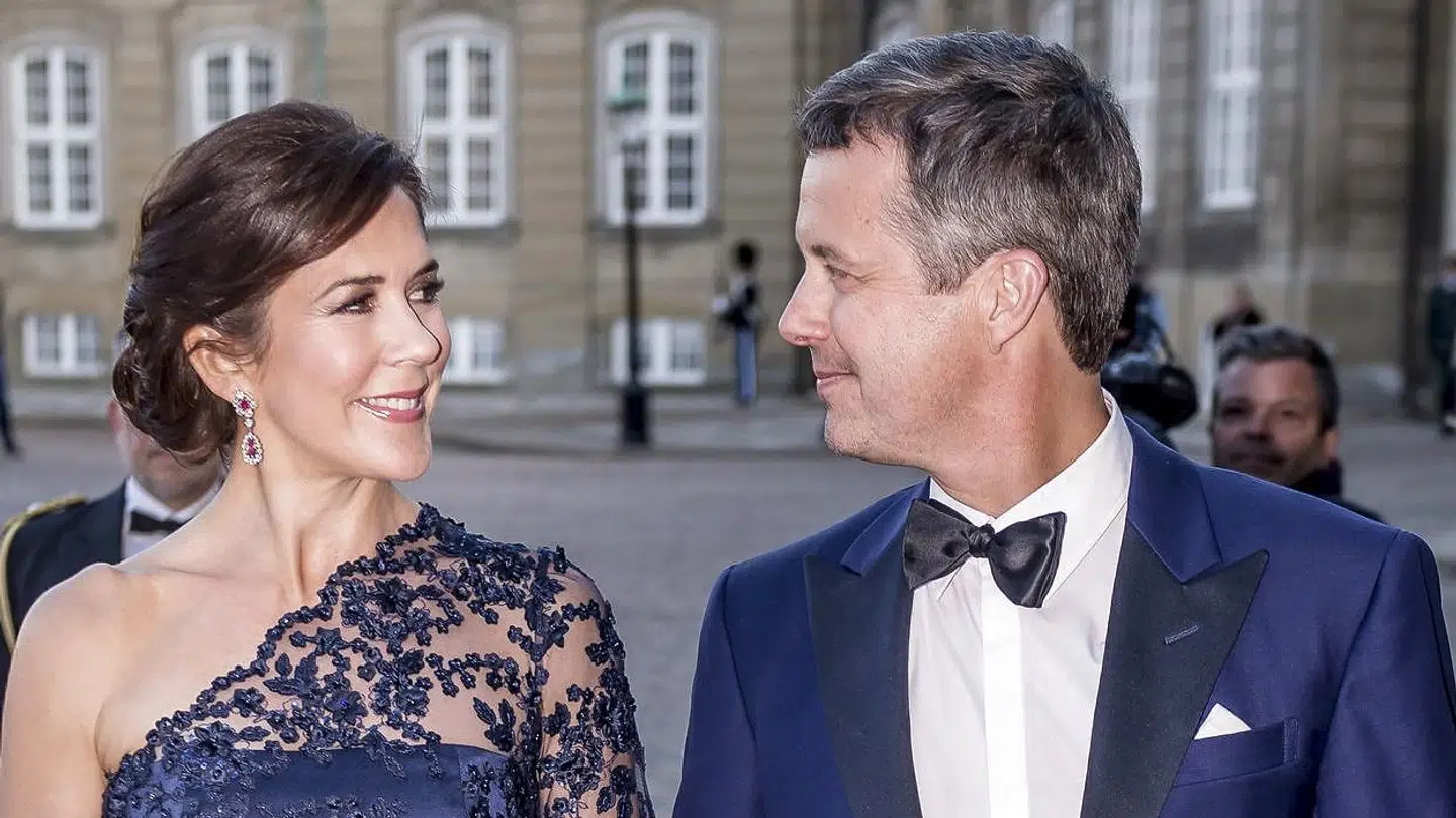 Kronprins Frederik er stolt af, at hans kone er blevet rigsforstander, har han fortalt.