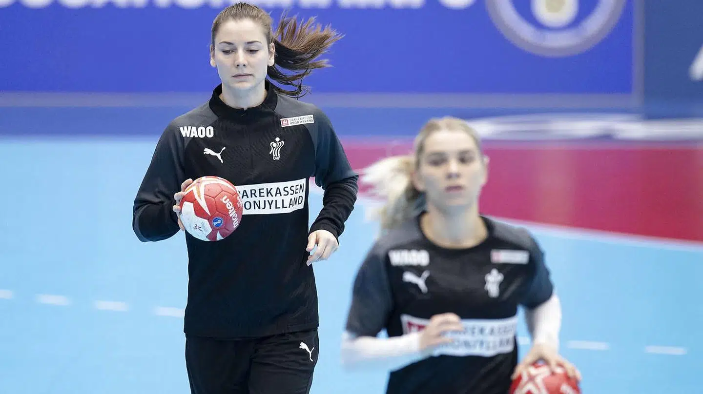 Mie Højlund og Trine Østergaard inden sidste gruppekamp mod Frankrig.