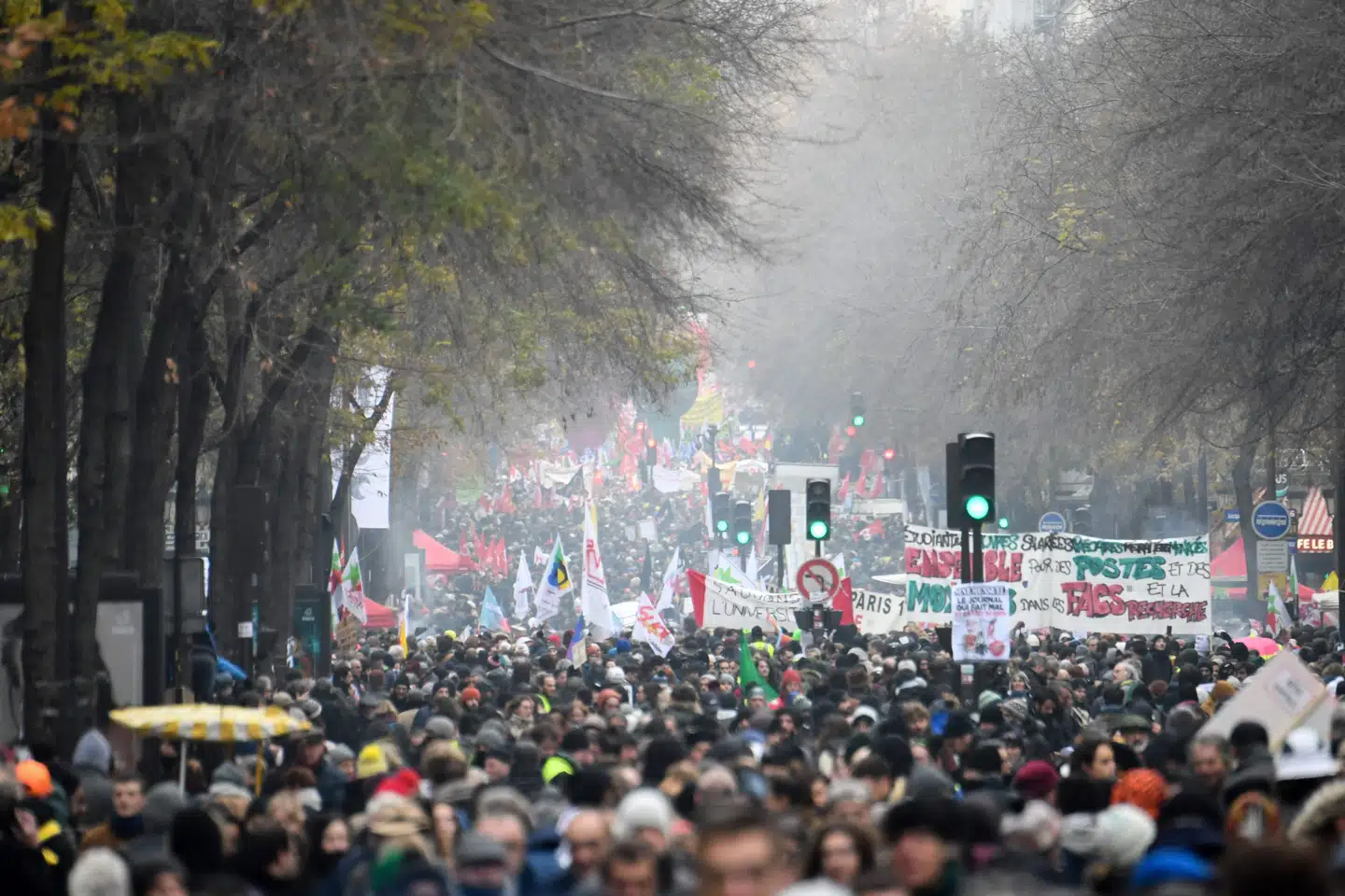 Tusindvis af franskmænd er torsdag på gaden i protest mod regeringens planer om at reformere pensionssystemet. Strejken er samtidig fagbevægelsens mulighed for at markere sig igen, vurderer lektor. Alain Jocard/Ritzau Scanpix