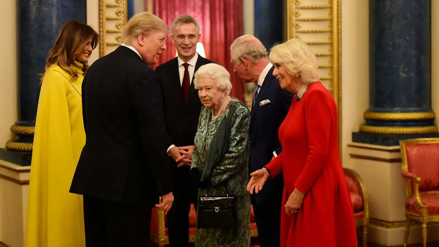 Kort efter at dronning Elizabeth modtog Trump-parret, sendte hun angiveligt sin datter et 'irettesættende' blik.