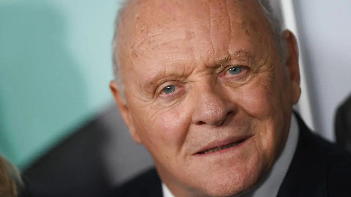 Anthony Hopkins har haft en følelsesladet snak med sin kollega Brad Pitt.