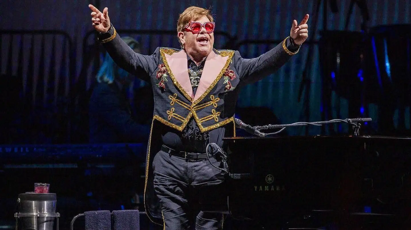 Elton John til koncerten i Perth søndag, hvor han blev rasende på sikkerhedsvagterne.