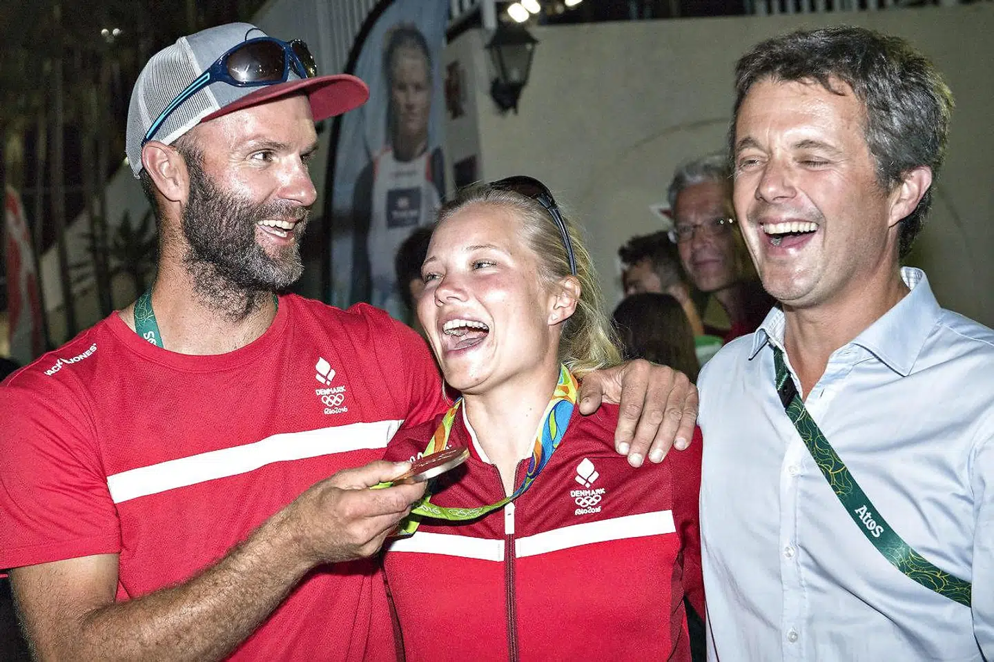 Piotr Wojewski med Anne-Marie Rindom og kronprins Frederik, efter Rindoms OL-bronze i 2016 kom i hus.