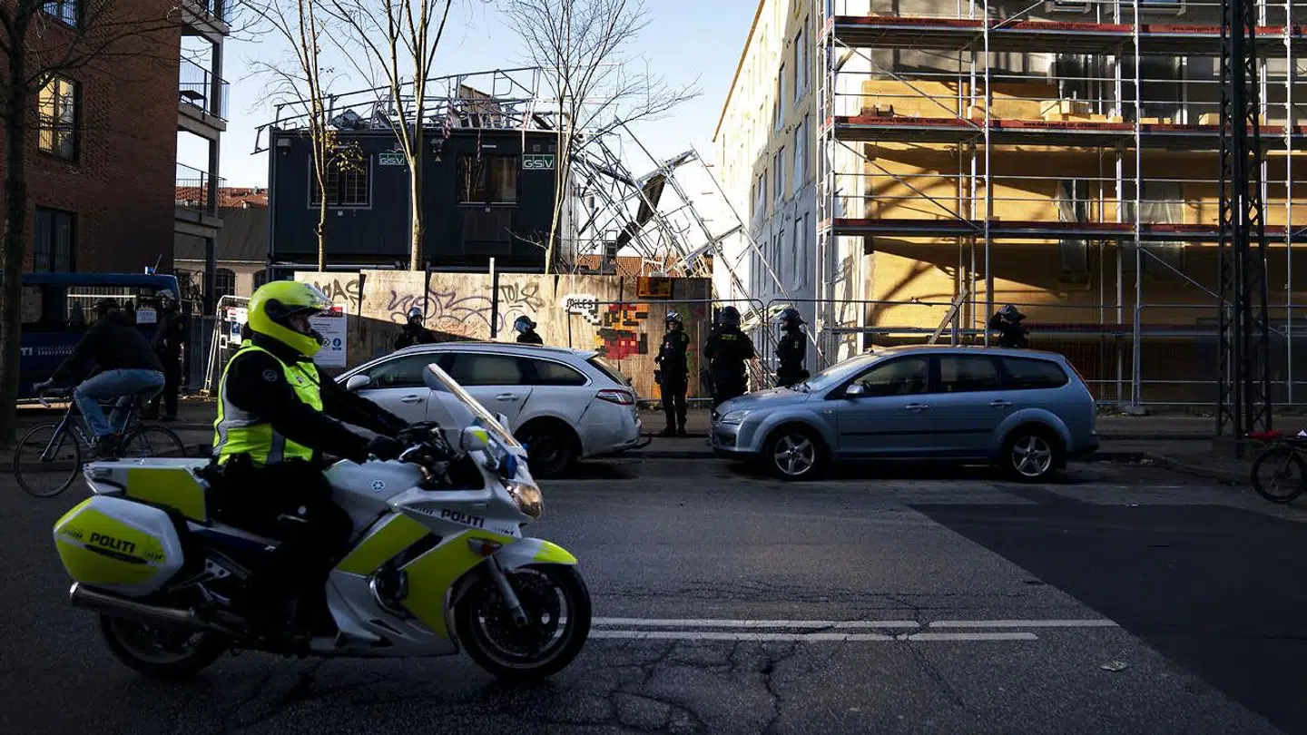 Politiet mødte talstærkt op til mandagens demonstration af frygt for en yderligere eskalering af konflikten.
