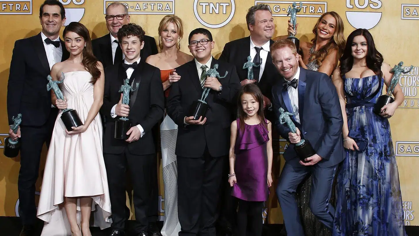 Sarah Hyland er nok mest kendt fra hitserien 'Modern Family', hvor hun spiller rollen som Haley Dunphy. Her ses hun sammen med resten af seriens hovedpersoner.