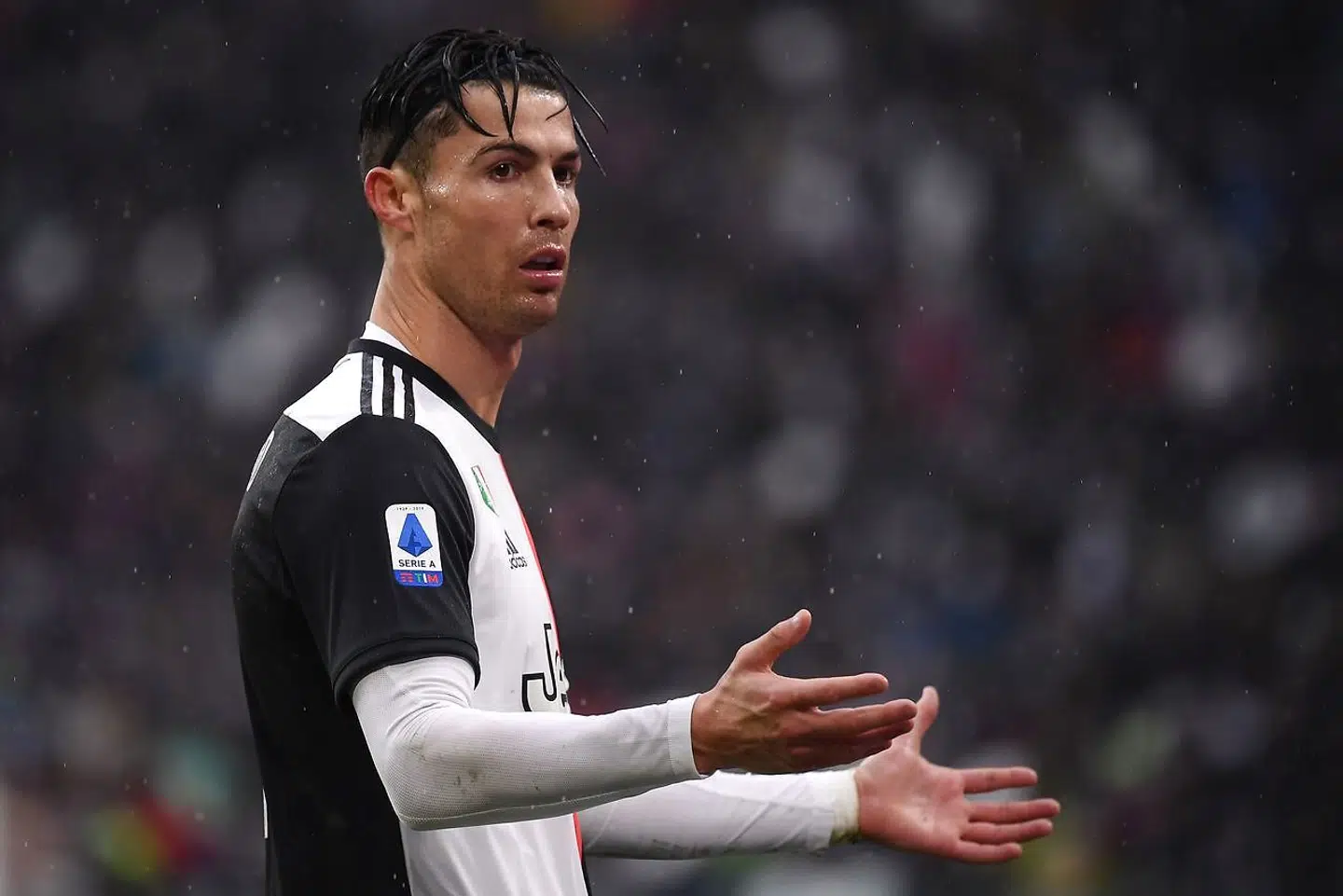 Cristiano Ronaldo vil ikke være til stede i Paris mandag, hvor verdens bedste fodboldspiller 2019 skal kåres.
