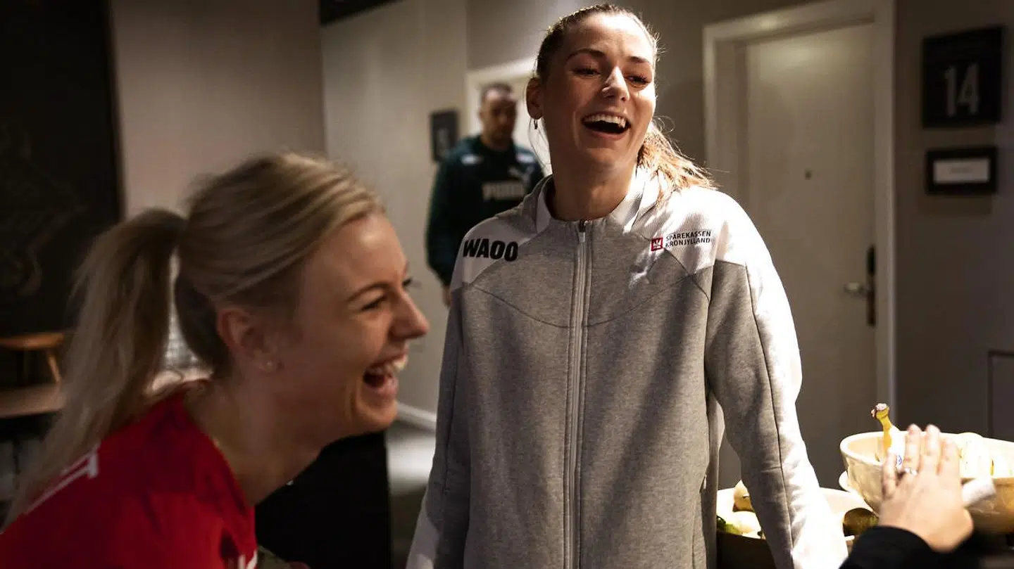 Freja Cohrt (tv.) og Mie Højlund (th.).