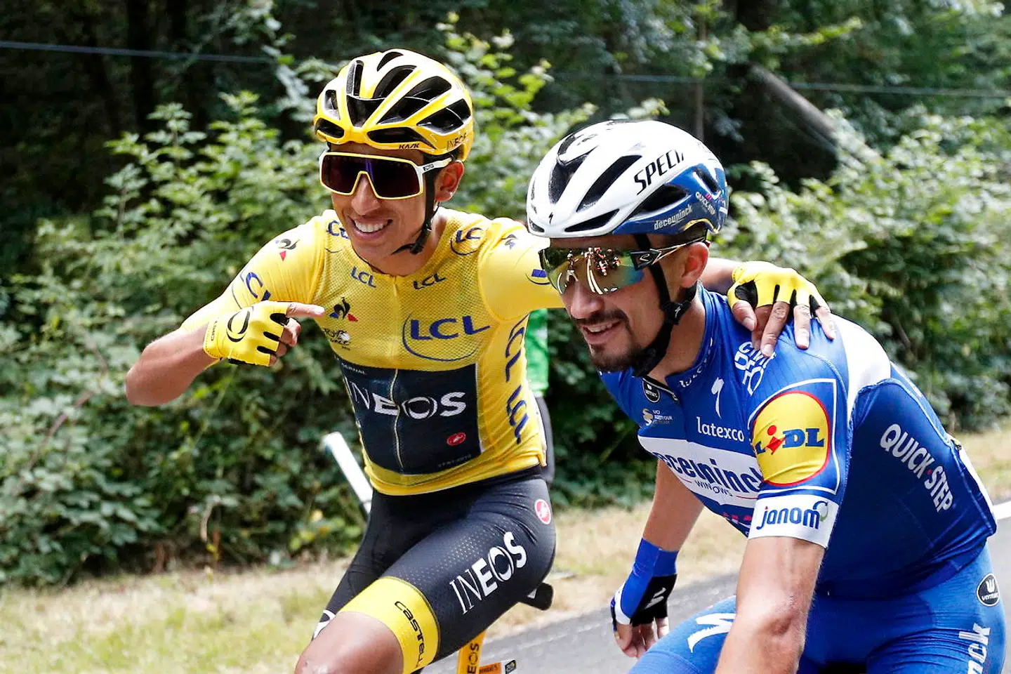 Julian Alaphilippe og Egan Bernal under årets Tour de France.