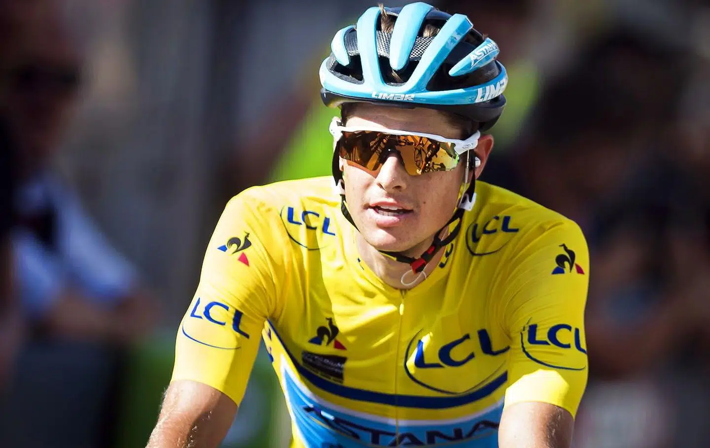 Jakob Fuglsang i gult under dette års Critérium du Dauphiné, som han vandt.