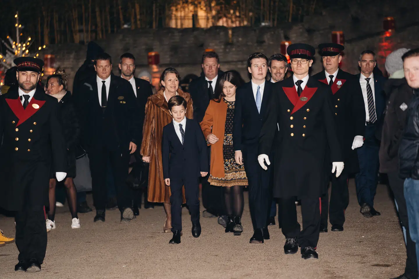 Kronprins Frederik kom med hele sin børnebande til premieren. Både prins Christian, prinsesse Isabella, prins Vincent og prinsesse Josephine var mødt op.