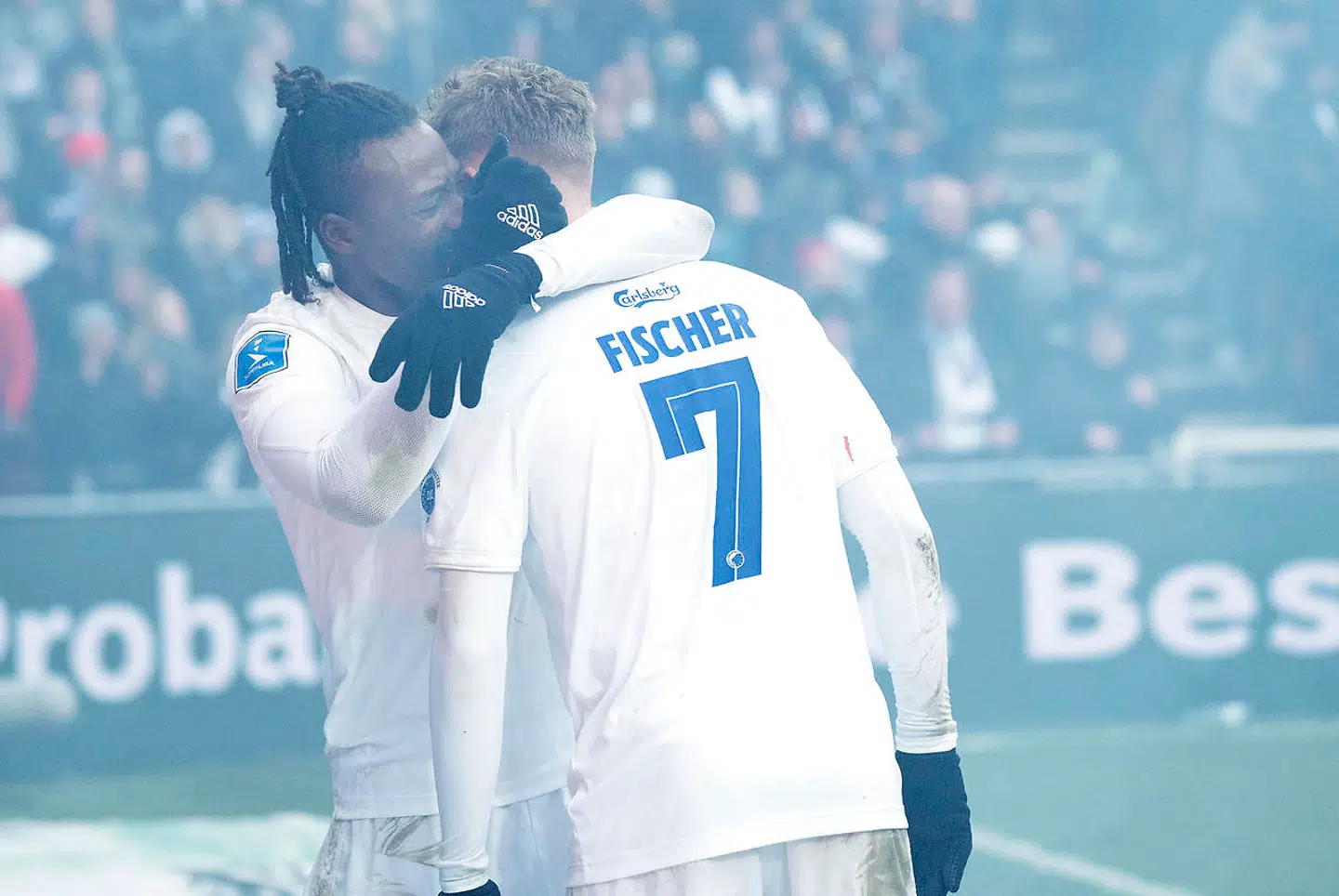 Dame N'Doye og Viktor Fischer jubler i røgen efter scoring til 2-1 under Superligakampen i Parken mellem FC København og Brøndby IF, søndag den 1. december 2019. (Foto: Claus Bech/Scanpix 2019)