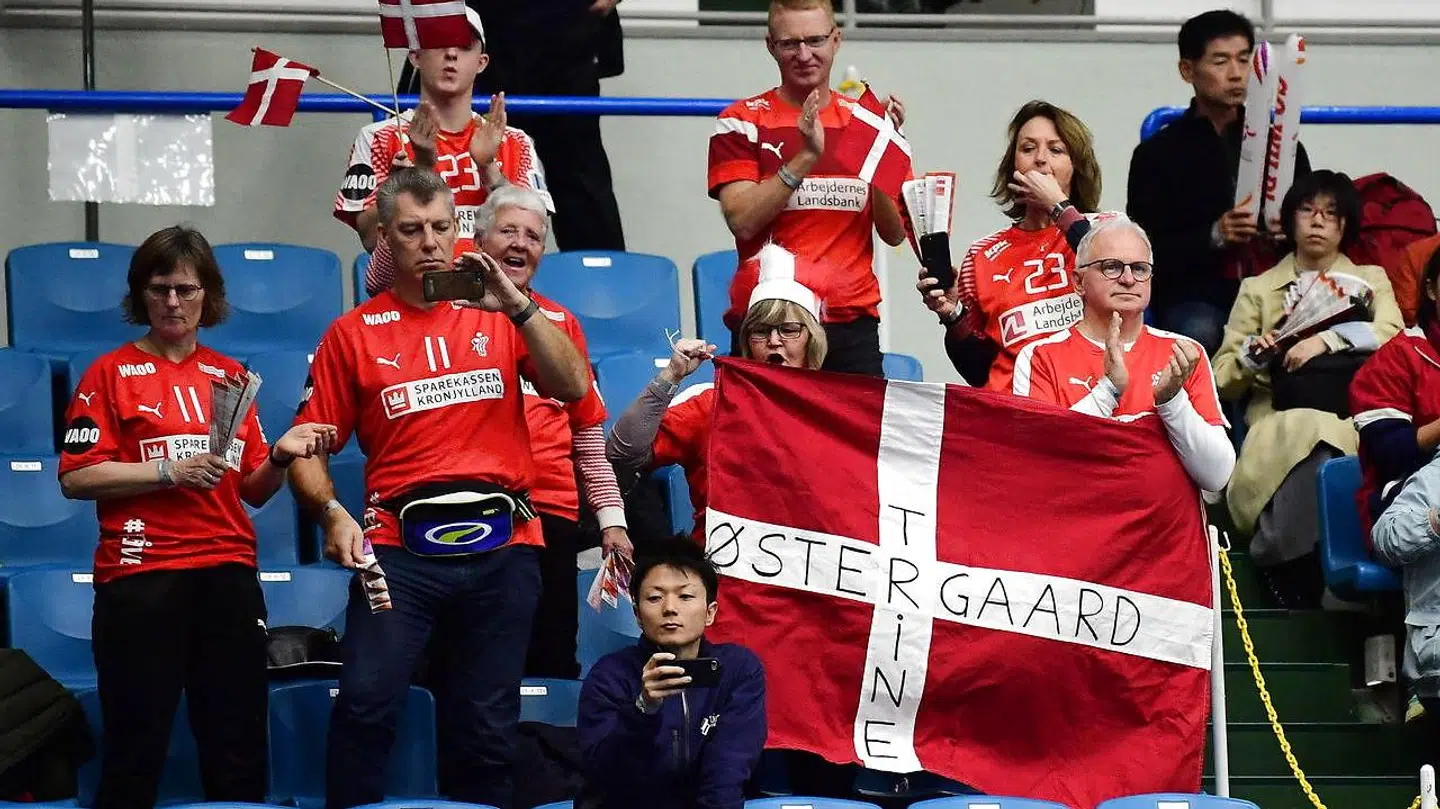 En lille gruppe danske fans har fundet vej til japanske Kumamoto.
