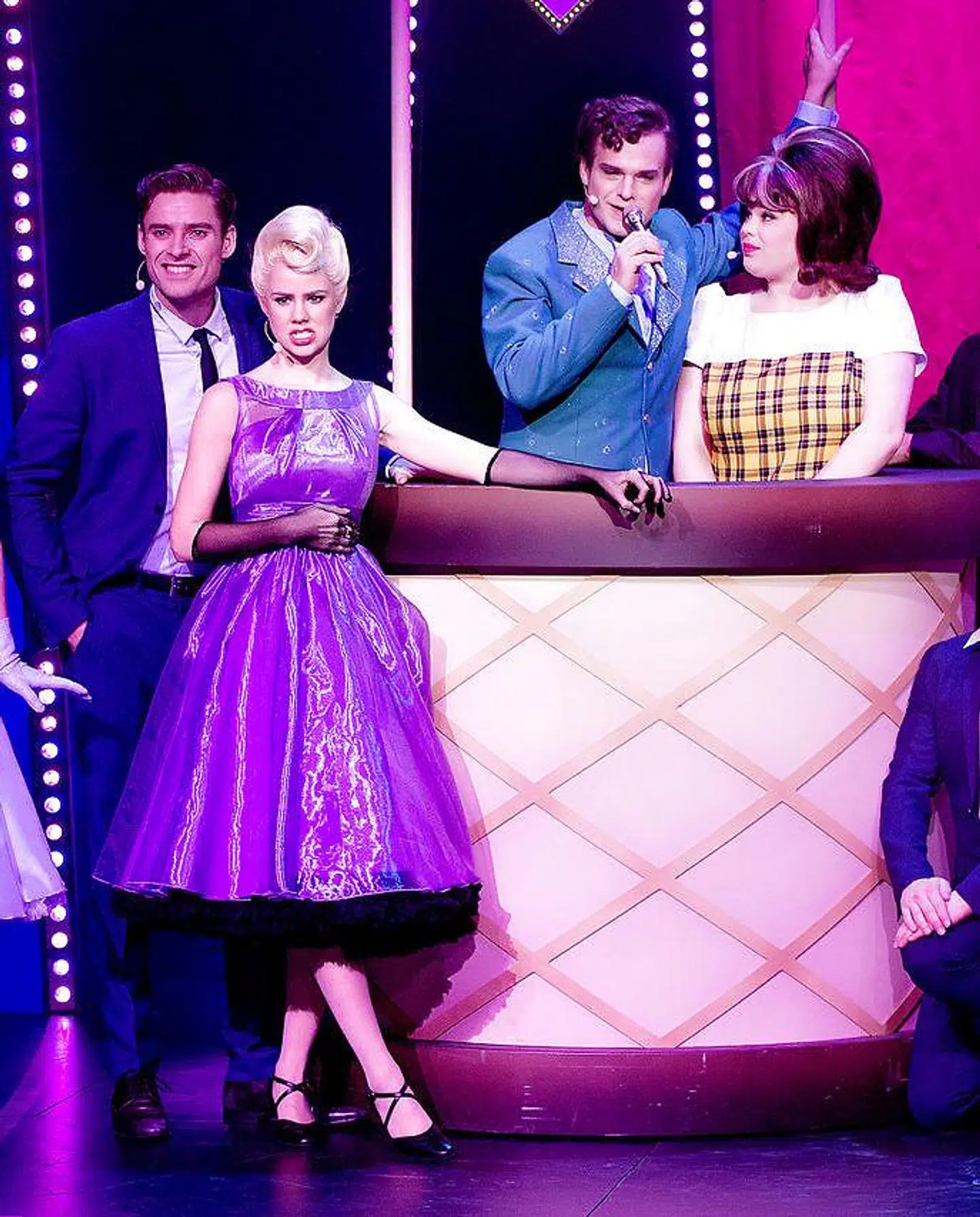 'Hairspray' med (på billedet) Johannes Nymark, Julie Zangenberg og Silas Holst blev opsat i Tivoli i 2016. Blandt de medvirkende var også sangerne Lene Nystrøm og Caroline Henderson.