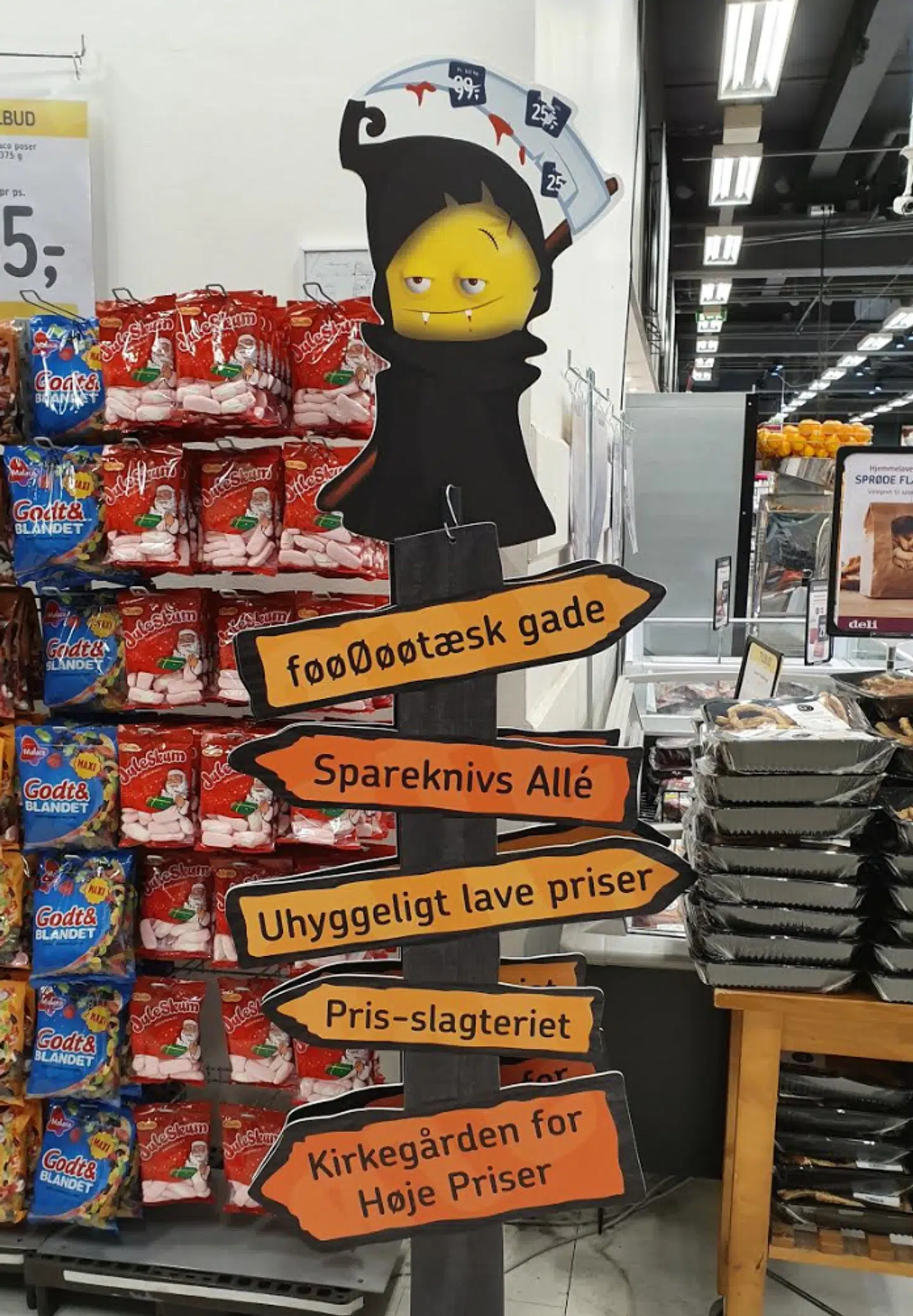 Føtex reklamerer blandt andet med 'uhyggeligt lave priser' og 'pris-slagteriet'.