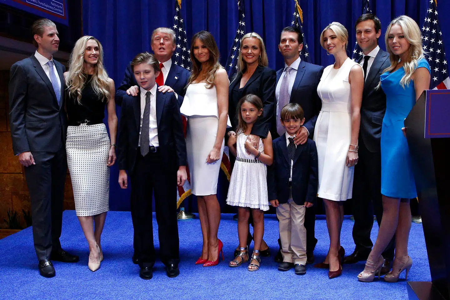 Trump-familien. Fra venstre: Eric Trump og hans kone, Lara, Donald Trump, præsidentens yngste, Barron, Melania Trump, (nu forhenværende svigerdatter) Vanessa Haydon og Donald Trump plus børnebørn Kia Trump og Donald Trump III, Ivanka Trump, Jared Kushner og endelig, Tiffany Trump.