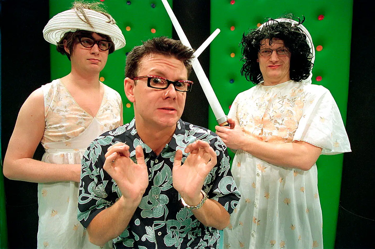 Casper & Mandrilaftalen var et kultprogram, da det blev sendt i slutningen af 90erne. Og hverken Casper Christensen, Frank Hvam eller Lasse Rimmer havde ret mange filtre på, når de gjorde grin med andre.