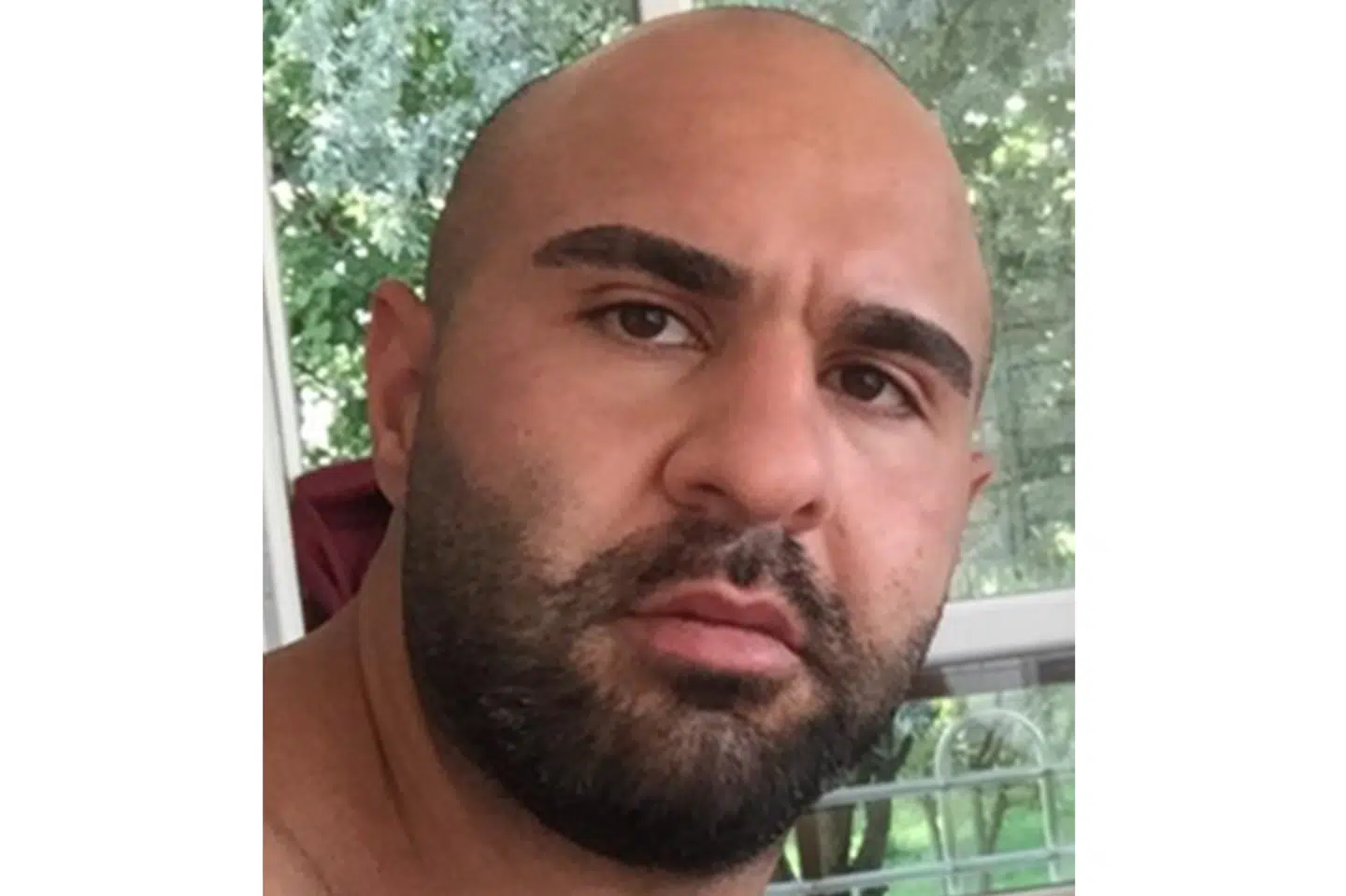 Københavns Vestegns Politi vælger nu at offentliggøre foto og navn på den 30-årige Hells Angels-rocker Hasan Okutan, der mistænktes for drab på en 36-årig rockerrelateret mand i Rødovre den 4. maj. Politifoto/Ritzau Scanpix