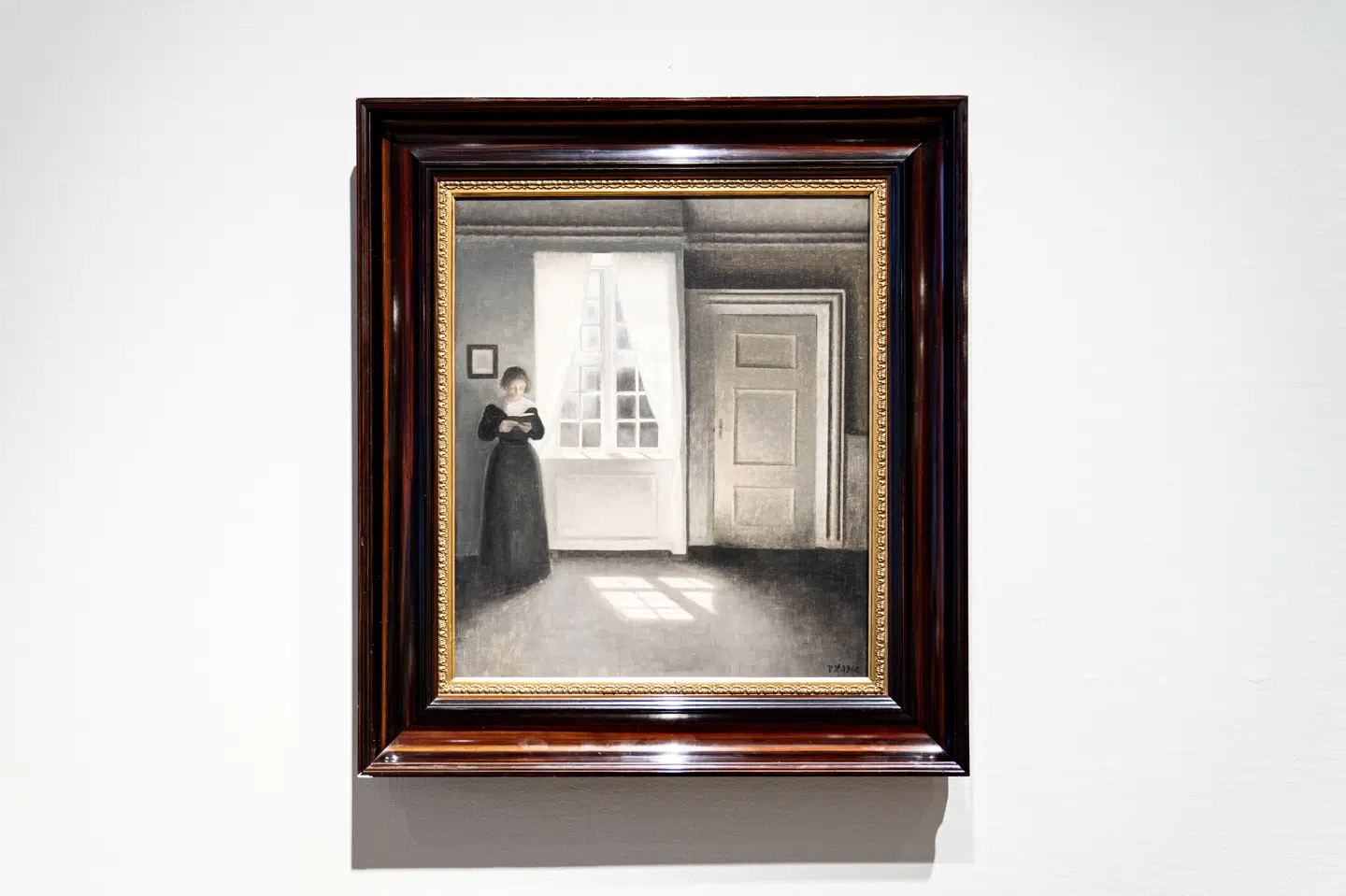 Maleriet Interiør fra Strandgade 30 af Vilhelm Hammershøi til eftersyn inden auktionen hos Bruun Rasmussen tirsdag den 26. november. Vurdering: 20 til 30 millioner kroner. Ida Guldbæk Arentsen/Ritzau Scanpix/Ritzau Scanpix