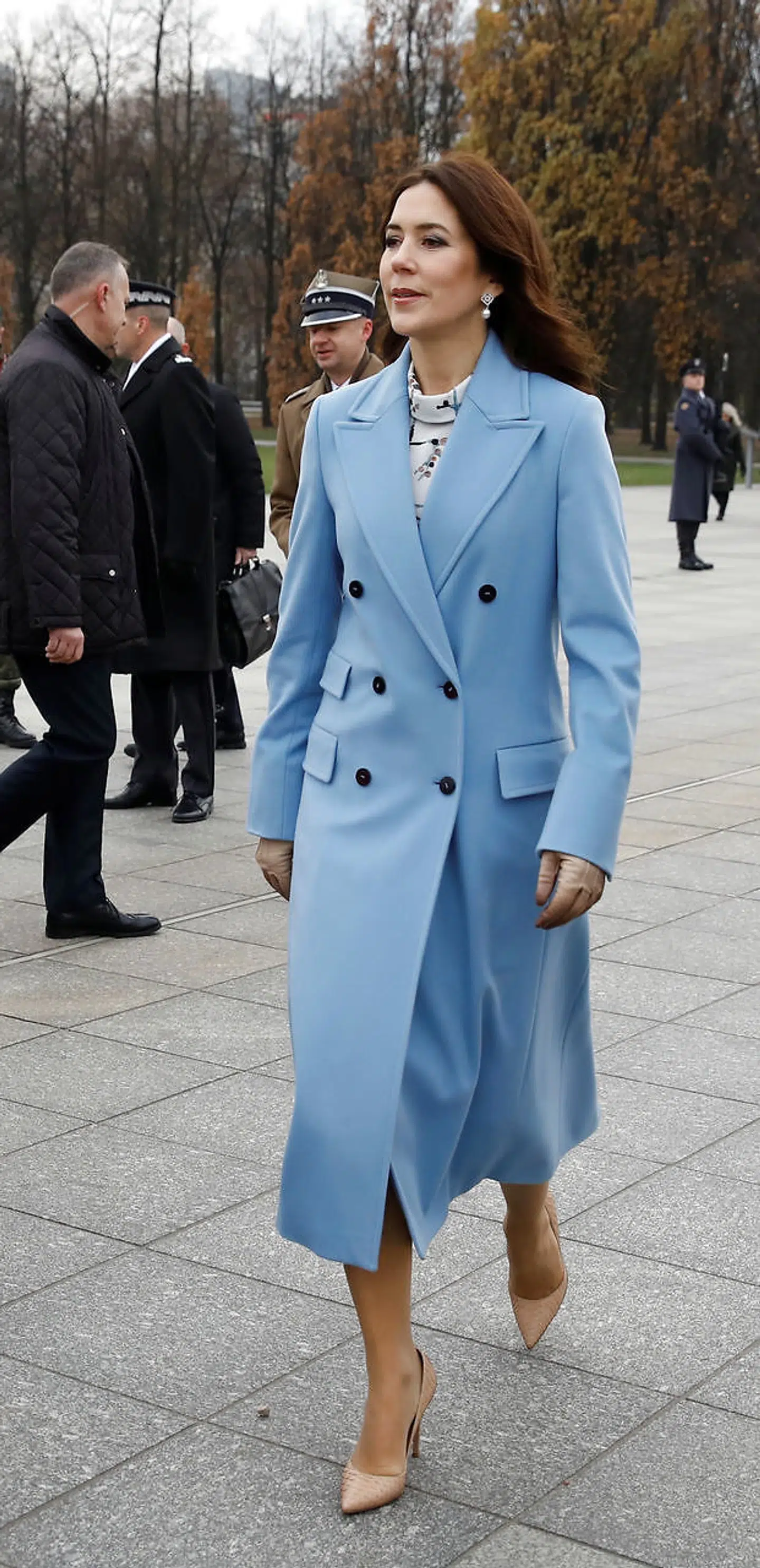 Mary fik ros i de britiske medier for sin fine, blå frakke.