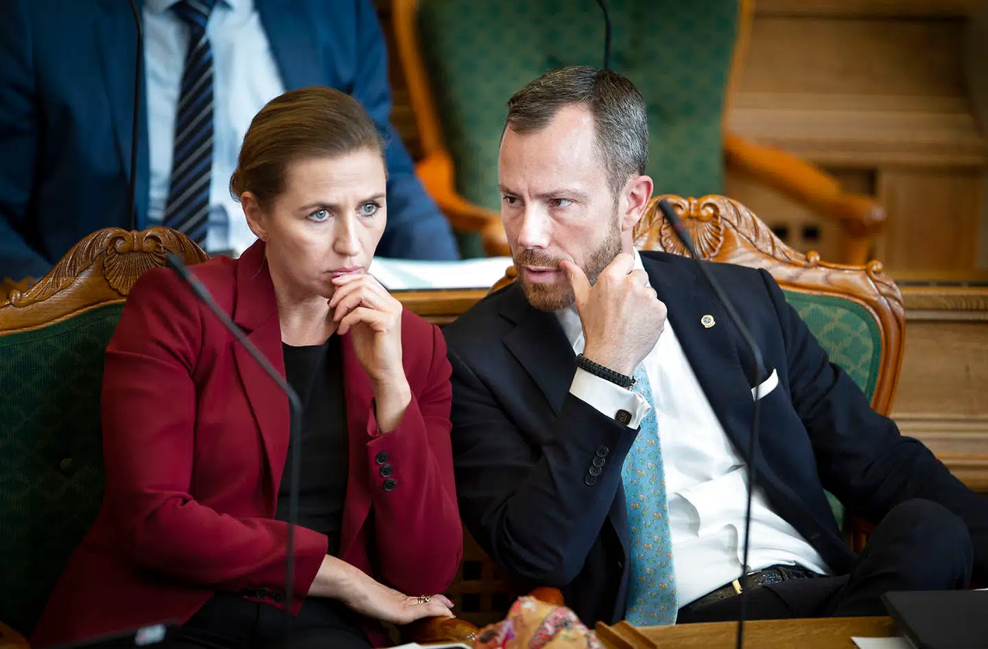 Statsminister Mette Frederiksen i samtale med Jakob Ellemann-Jensen, Venstre, under åbningsdebatten i Folketinget på Christiansborg, torsdag den 3. oktober 2019. Frederiksen vil ikke lave udlændningepolitik med de blå partier