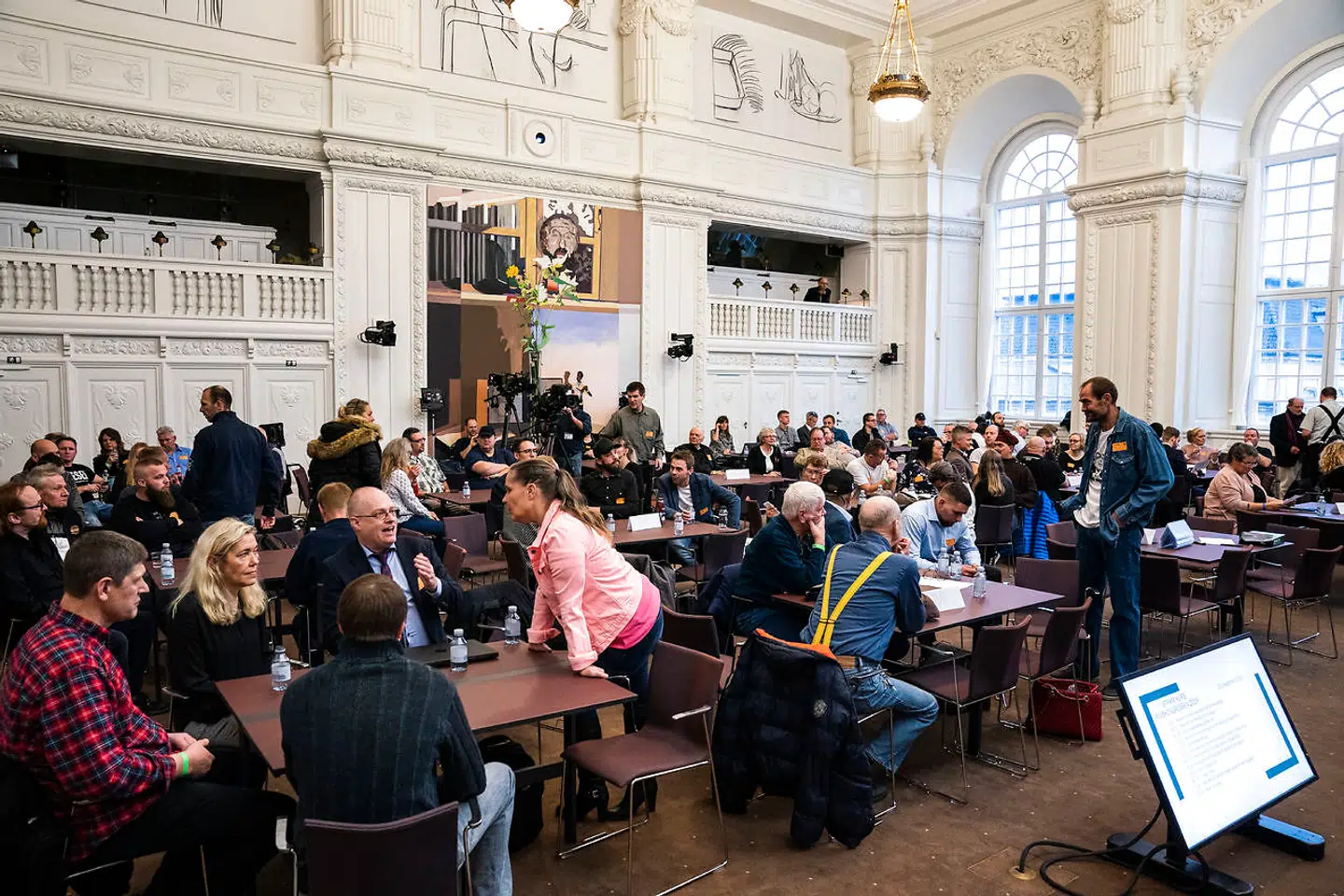 sendxnet Partiet Stram Kurs og partileder Rasmus Paludan holder rigskongres i Landstingssalen på Christiansborg lørdag den 23. november 2019. Der skal vælges 12 medlemmer til rigsledelsen. Partiet kom ikke i Folketinget ved valget 5. juni. Partiet holder deres rigskongres på Christiansborg, fordi politiet valgte at aflyse kongressen, som skulle have fundet sted i Middelfart i oktober. Det skete af sikkerhedsmæssige hensyn. (foto: Martin Sylvest/Ritzau Scanpix 2019)