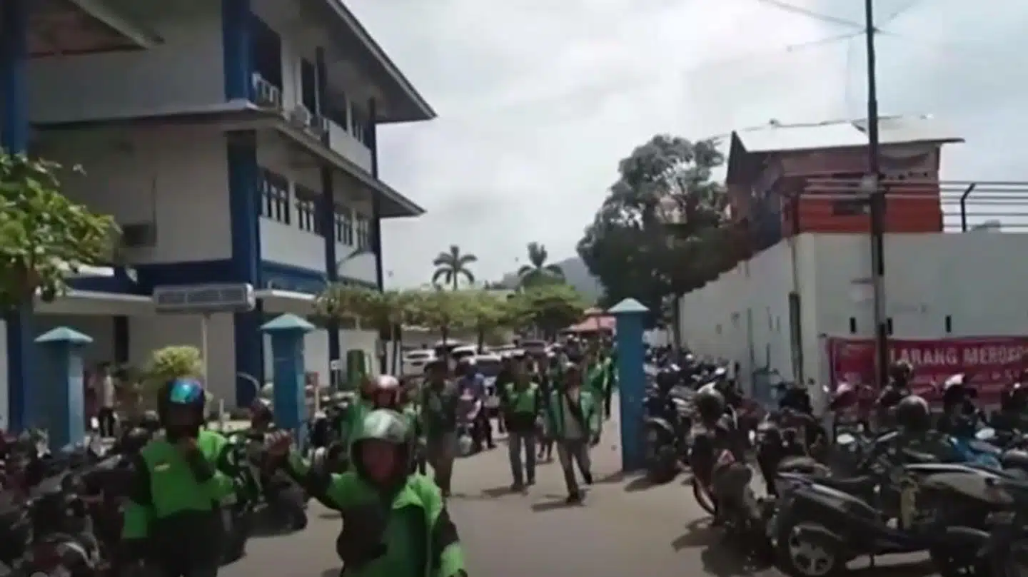 Her forlader chaufførerne hospitalet.