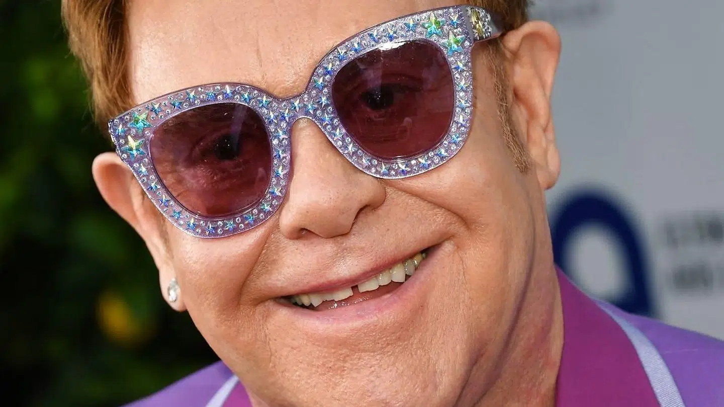 Det var Elton John, der i sin tid tvang Robbie Williams i Rehab.