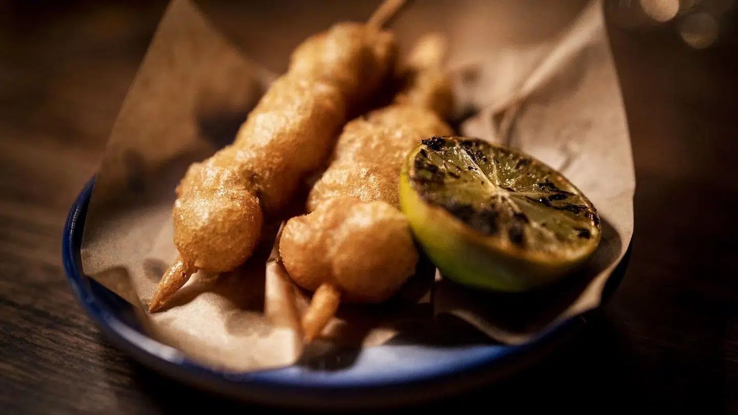 Madklubbens nye latinamerikanske restaurant "Roberta" er blevet anmeldt. Her er det spyd med blæsprutter. Dem var Søren Frank ikke vild med.
